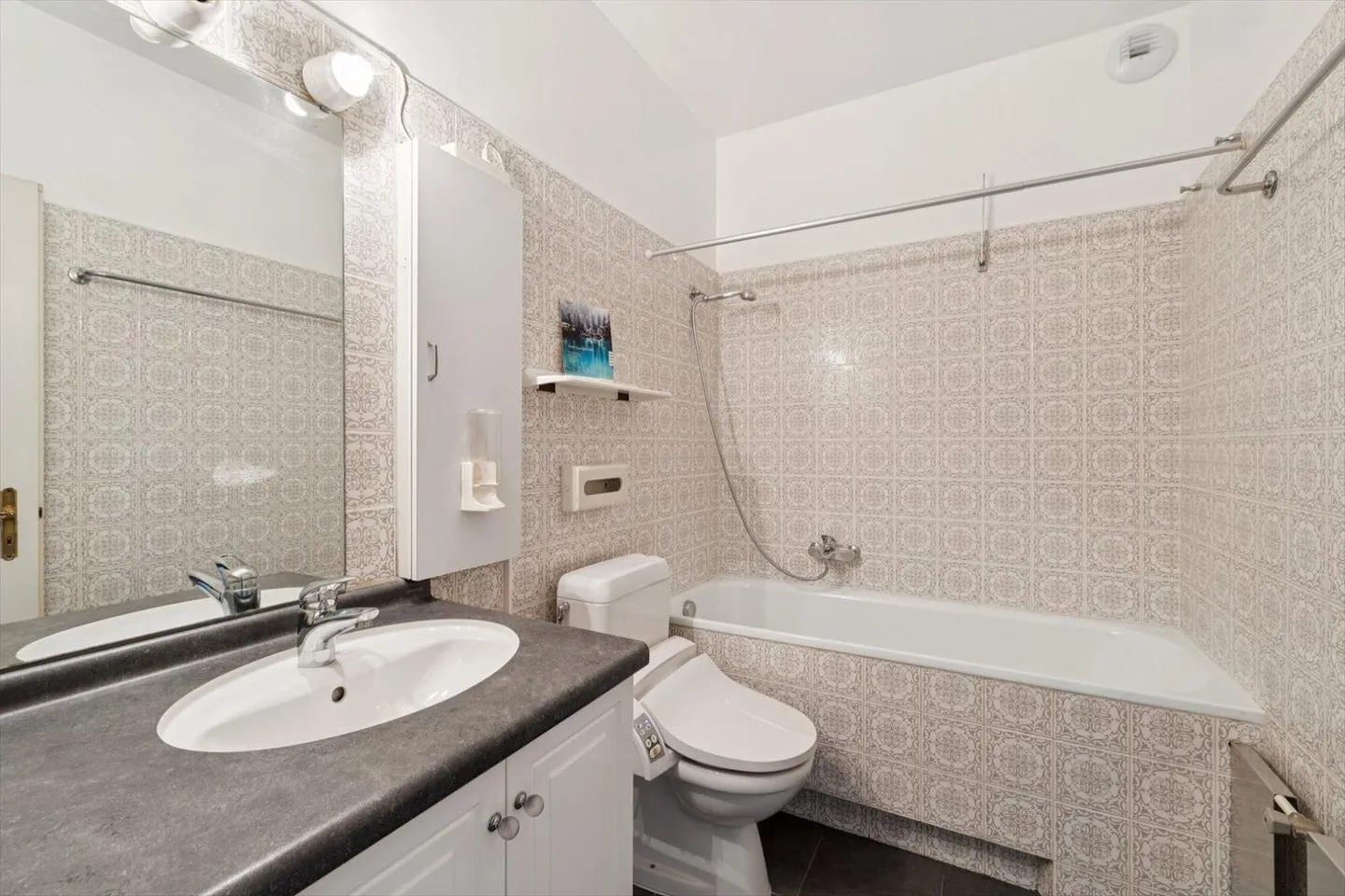 Spacieux appartement de 5.5 pièces haut en étage avec vue dégagée - Photo 9 sur 13