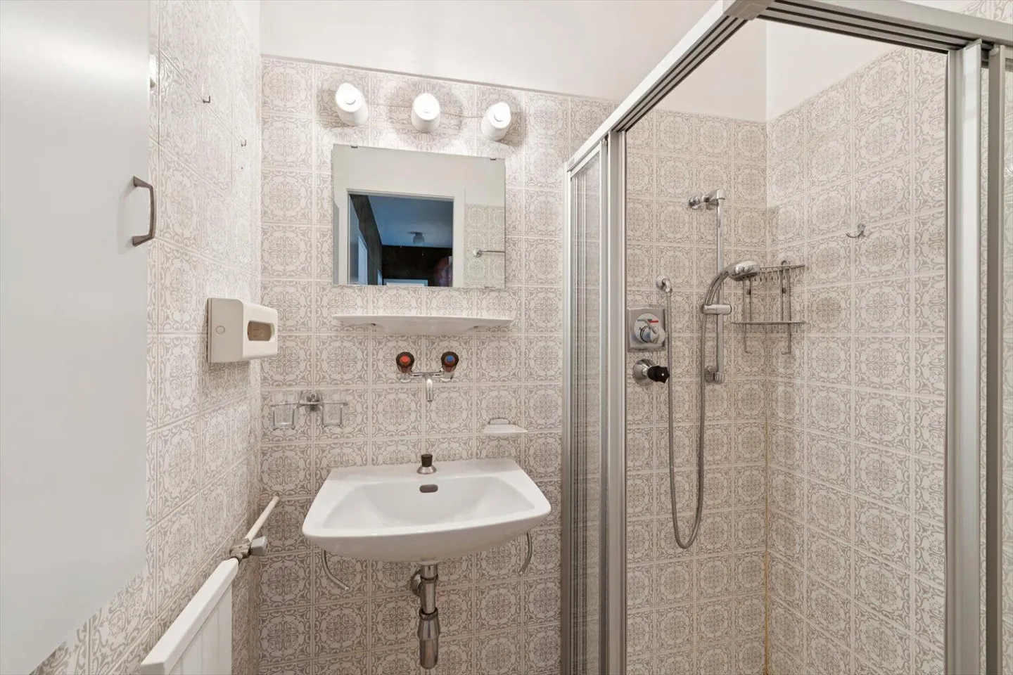 Spacieux appartement de 5.5 pièces haut en étage avec vue dégagée - Photo 10 sur 13