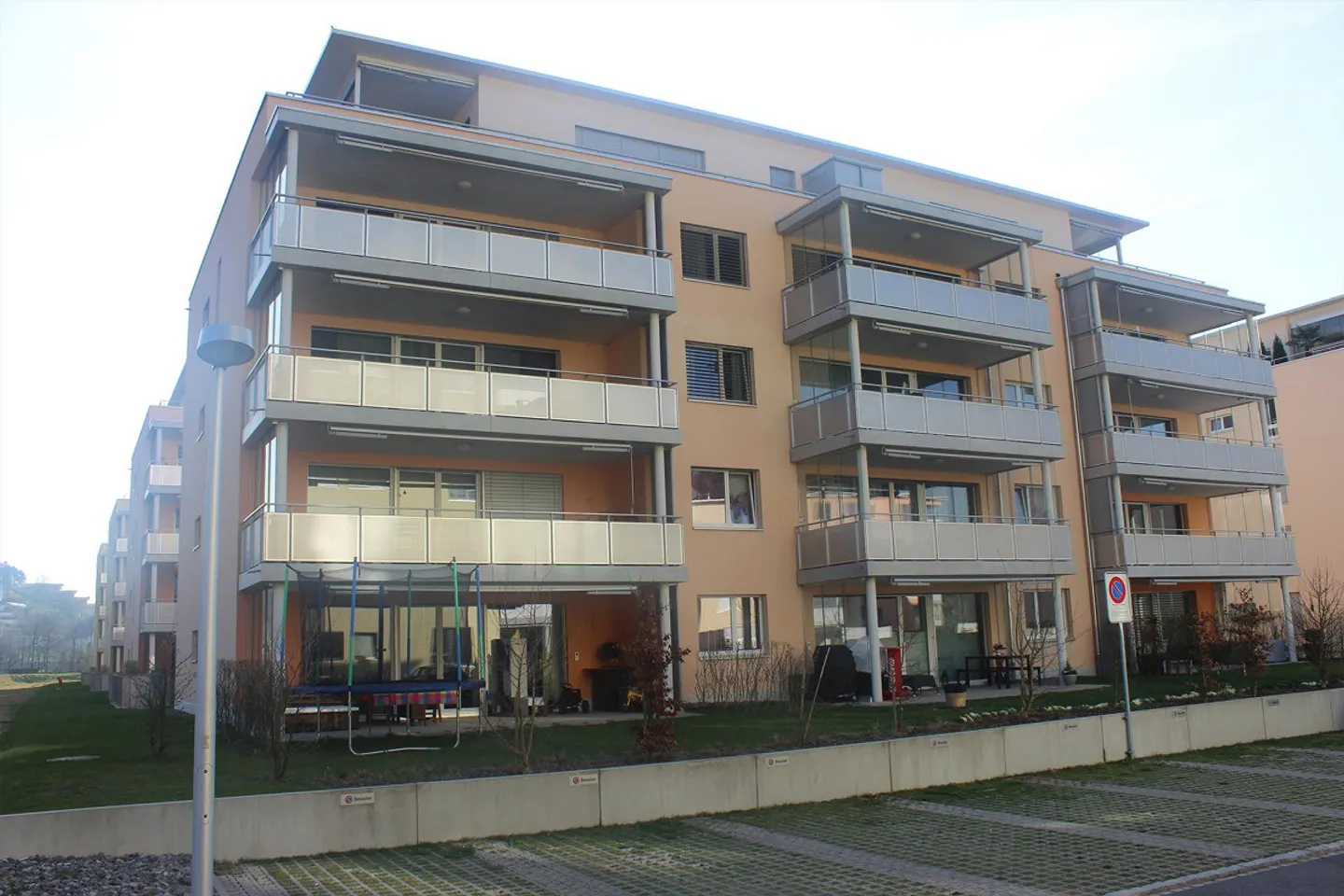 Bellissimo appartamento attico moderno di 3,5 stanze nel parco residenziale Leuenfeld - Foto 1 di 14
