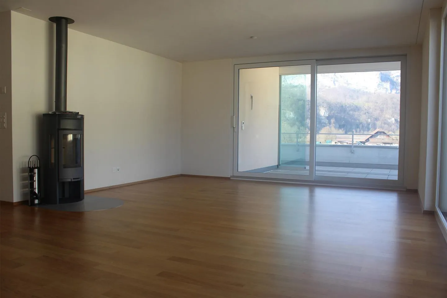 Bellissimo appartamento attico moderno di 3,5 stanze nel parco residenziale Leuenfeld - Foto 2 di 14