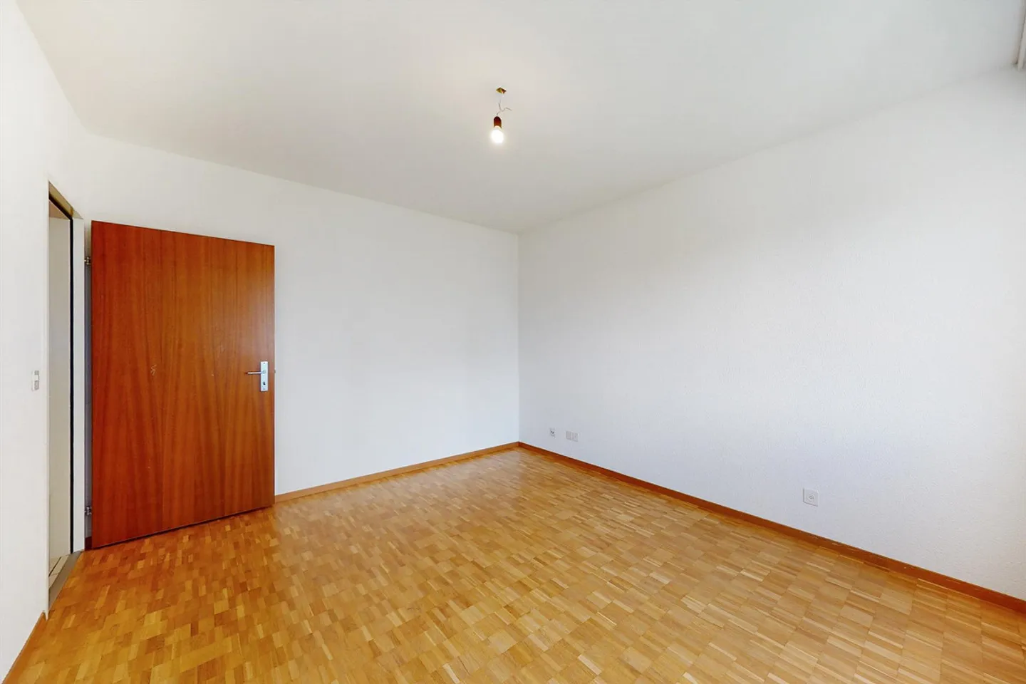 In un quartiere tranquillo e verdeggiante - Foto 7 di 12