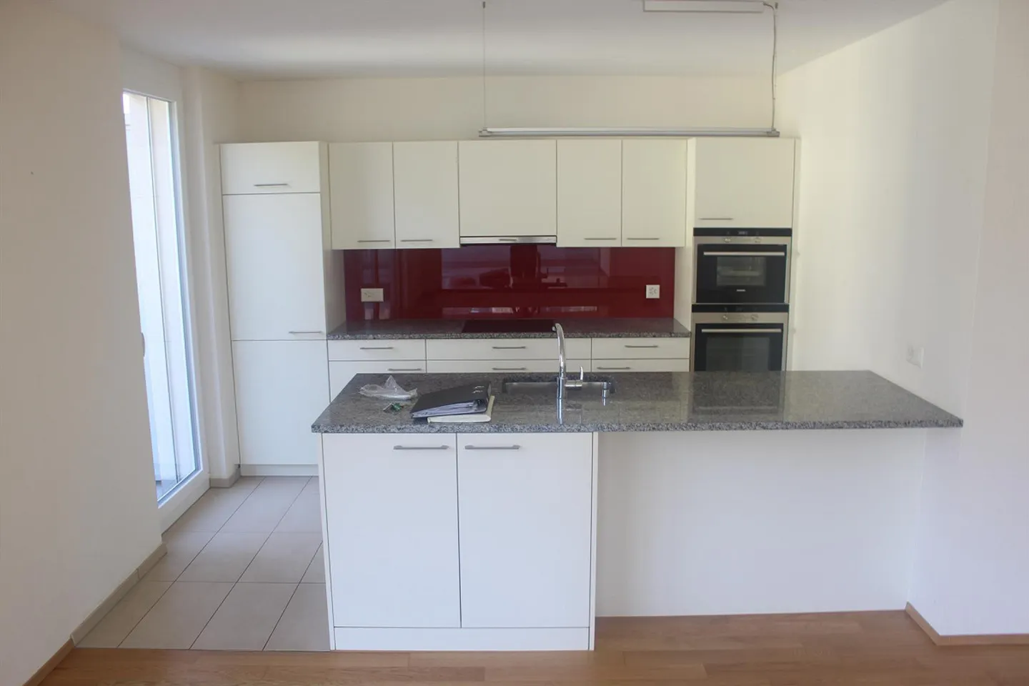 Bellissimo appartamento attico moderno di 3,5 stanze nel parco residenziale Leuenfeld - Foto 5 di 14