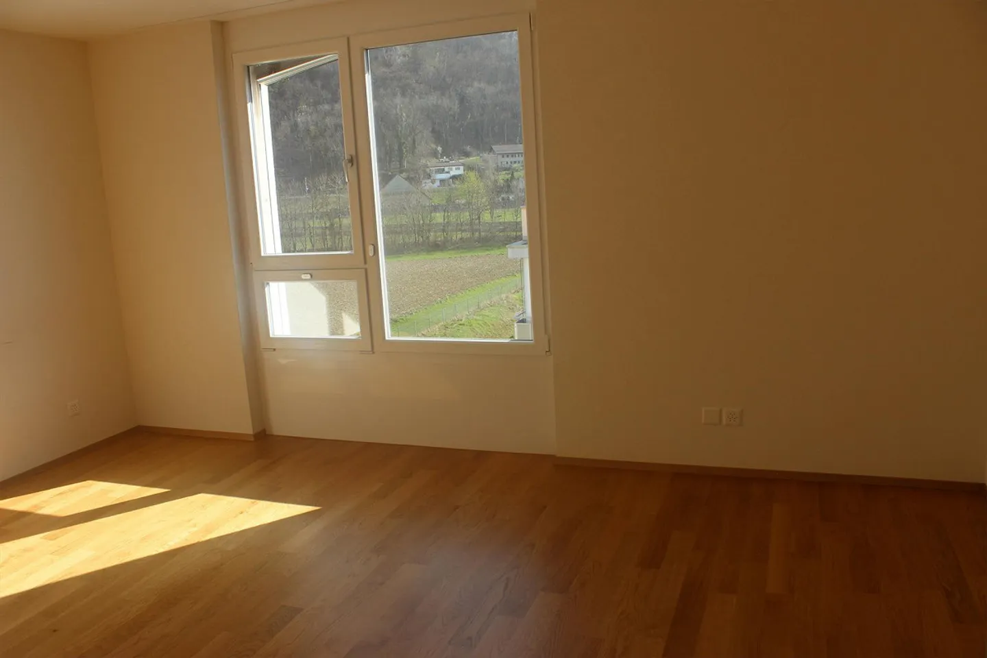 Bellissimo appartamento attico moderno di 3,5 stanze nel parco residenziale Leuenfeld - Foto 7 di 14