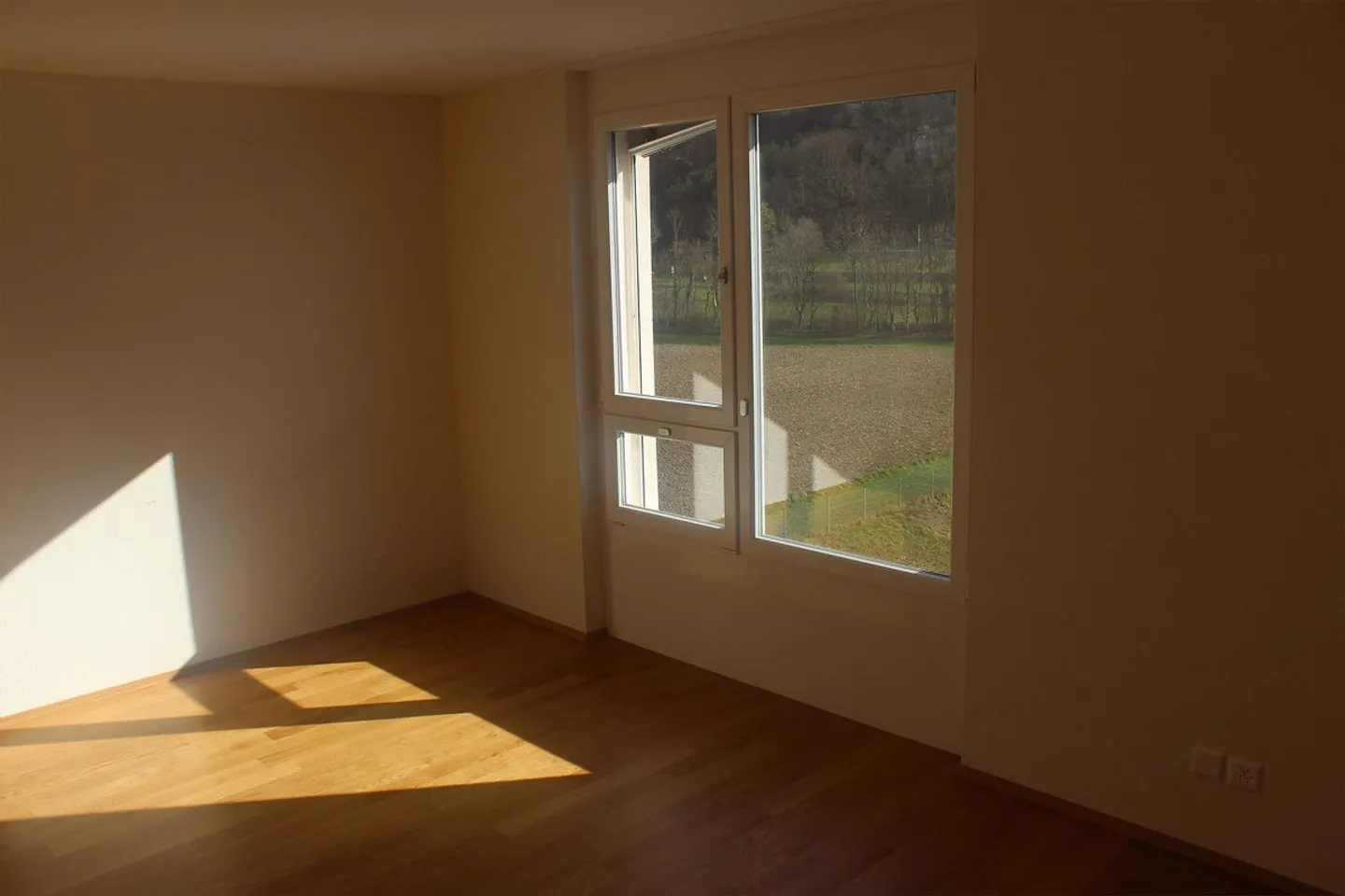 Bellissimo appartamento attico moderno di 3,5 stanze nel parco residenziale Leuenfeld - Foto 6 di 14