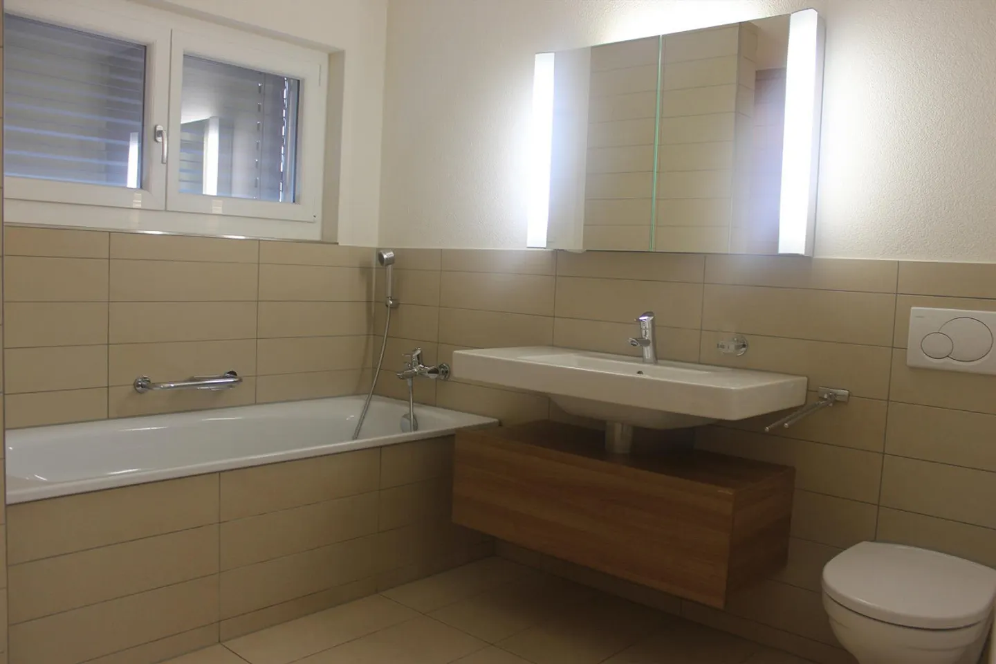 Bellissimo appartamento attico moderno di 3,5 stanze nel parco residenziale Leuenfeld - Foto 8 di 14