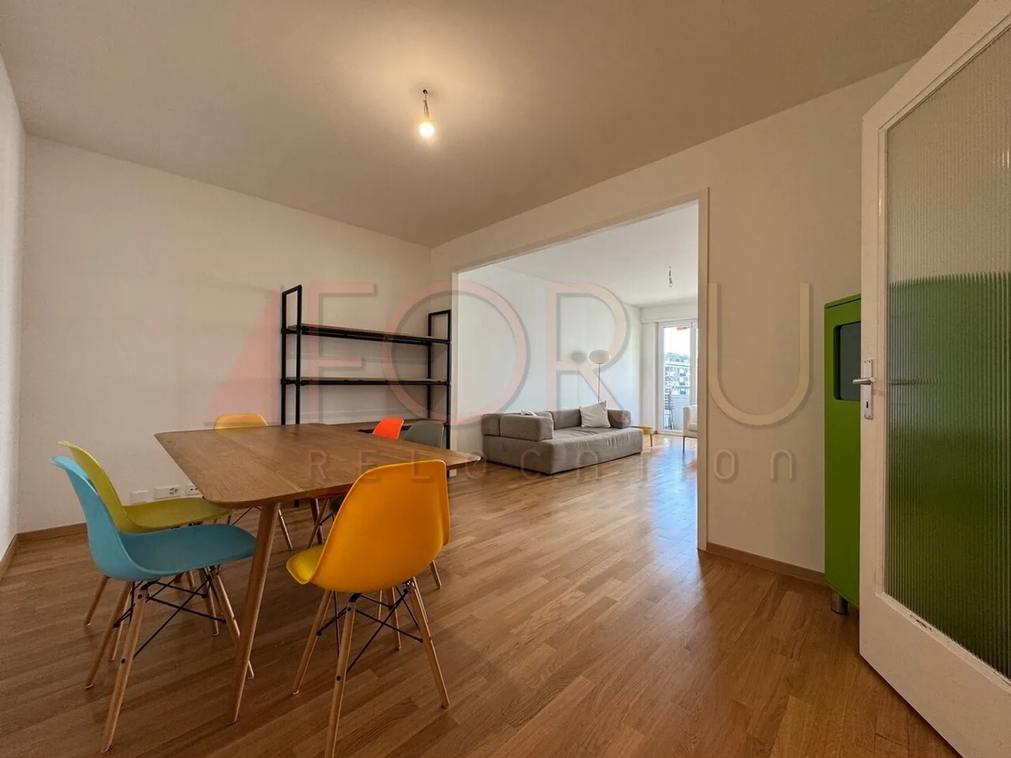 Bellissimo appartamento ristrutturato con 4 camere da letto e balcone in buona posizione - Foto 4 di 11