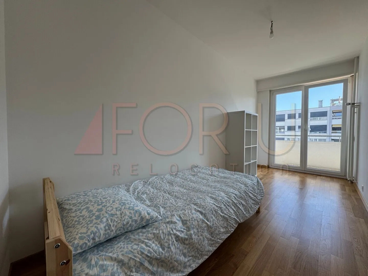Bellissimo appartamento ristrutturato con 4 camere da letto e balcone in buona posizione - Foto 7 di 11
