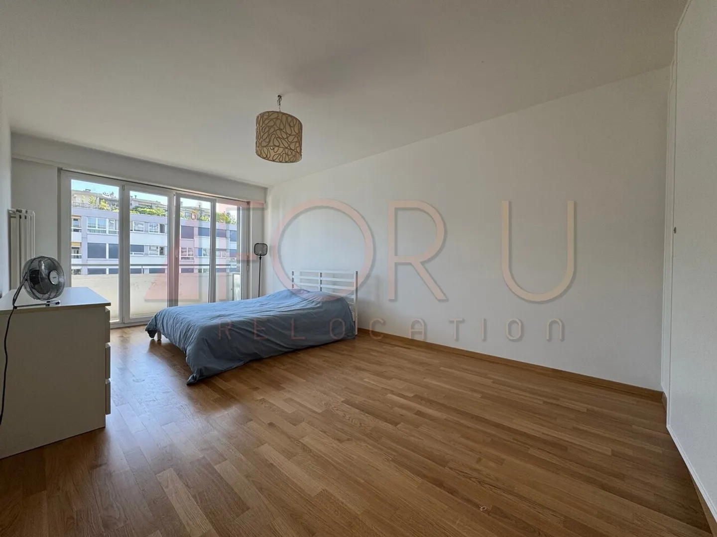 Bellissimo appartamento ristrutturato con 4 camere da letto e balcone in buona posizione - Foto 6 di 11