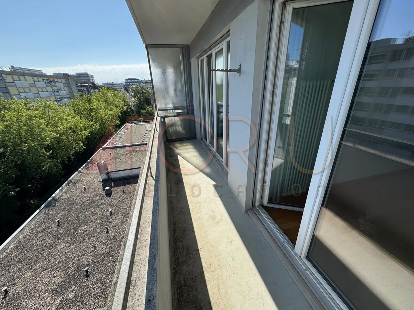 Bellissimo appartamento ristrutturato con 4 camere da letto e balcone in buona posizione - Foto 11 di 11