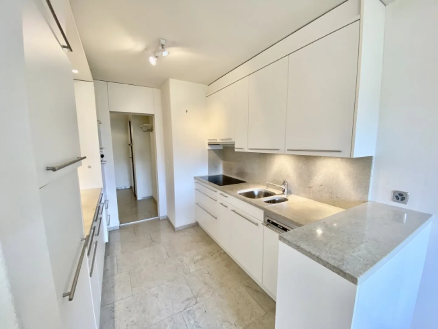4 Zimmer Wohnung in Küsnacht - befristet bis 31.08.2026 - Foto 2 von 5