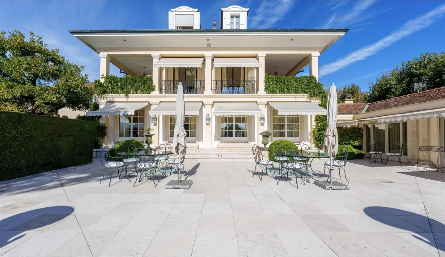 Large estate of high standard in Vandoeuvres - Photo 3 of 12