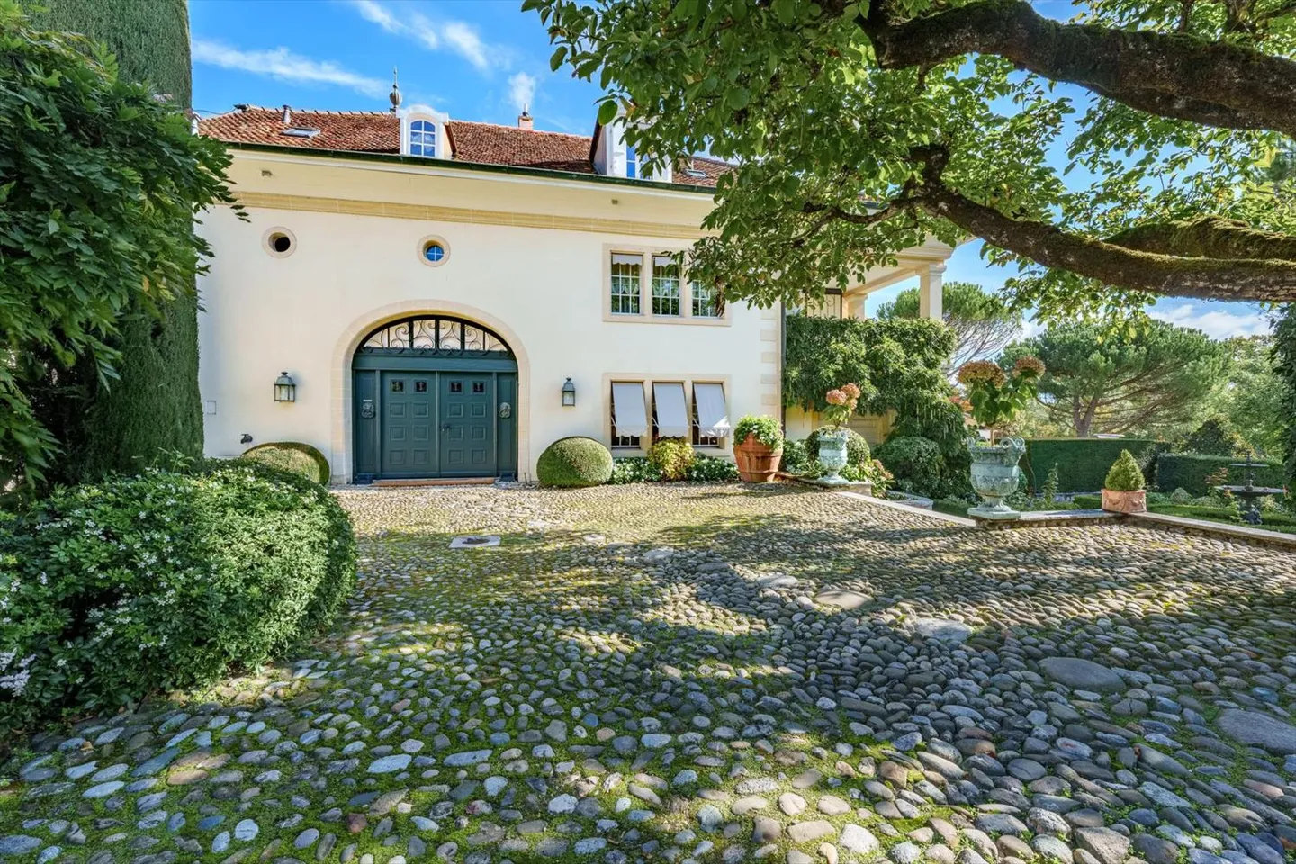 Large estate of high standard in Vandoeuvres - Photo 11 of 12