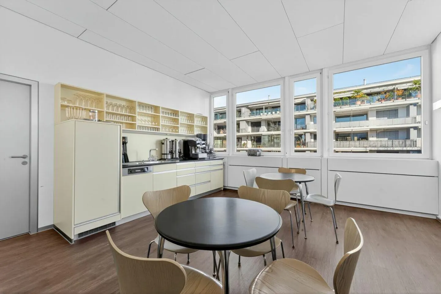 Spazio ufficio di 150m2 nella città di Zug - Foto 9 di 10