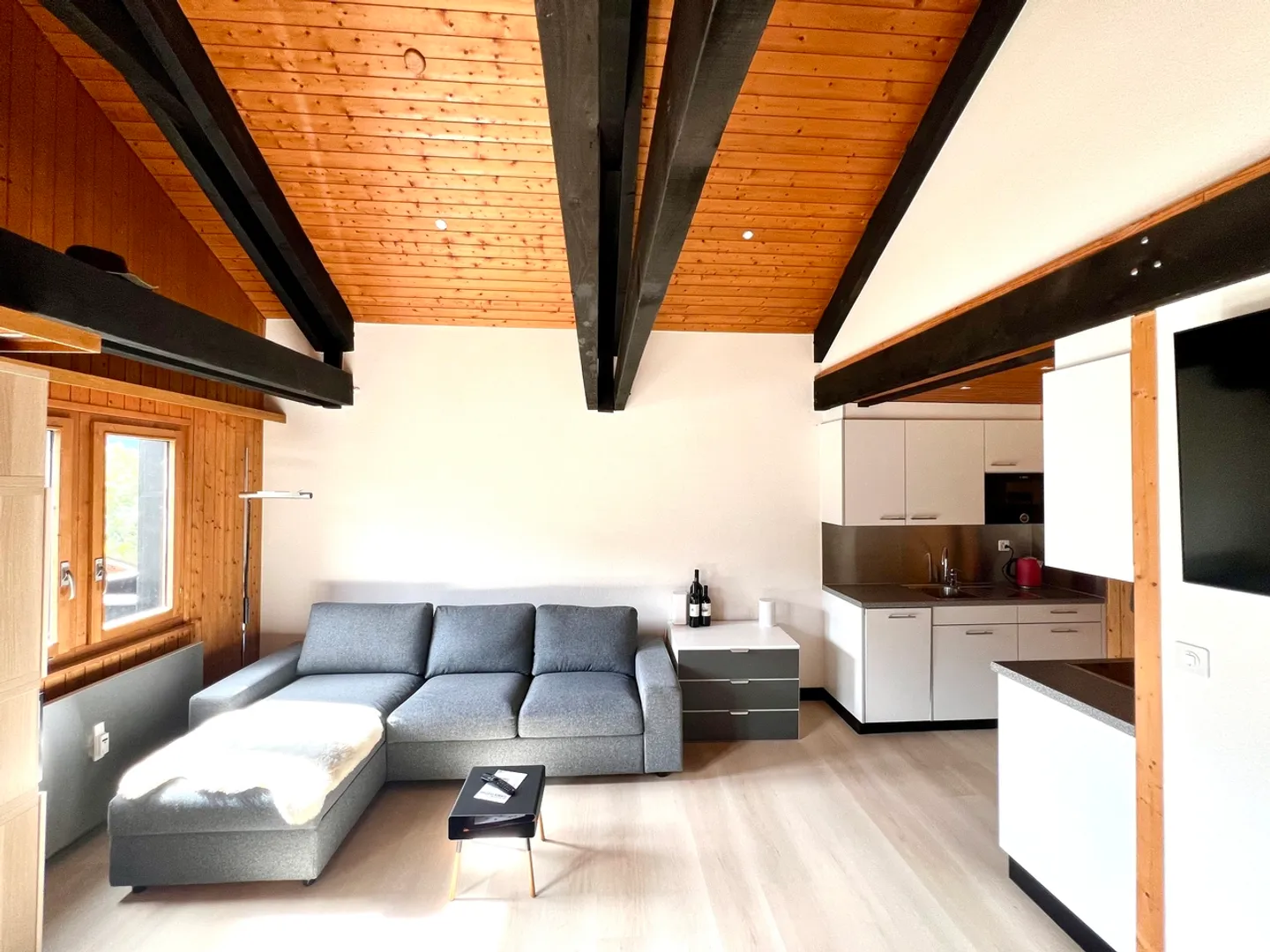 2.5 Zimmer-Ferienwohnung mit ausgebautem Dachstock - Foto 2 von 6