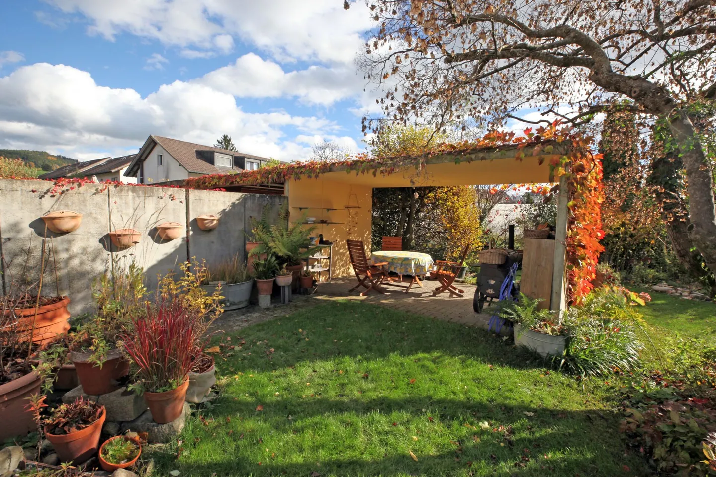 5-room corner house with extension, garden & communal pool - Photo 3 of 14