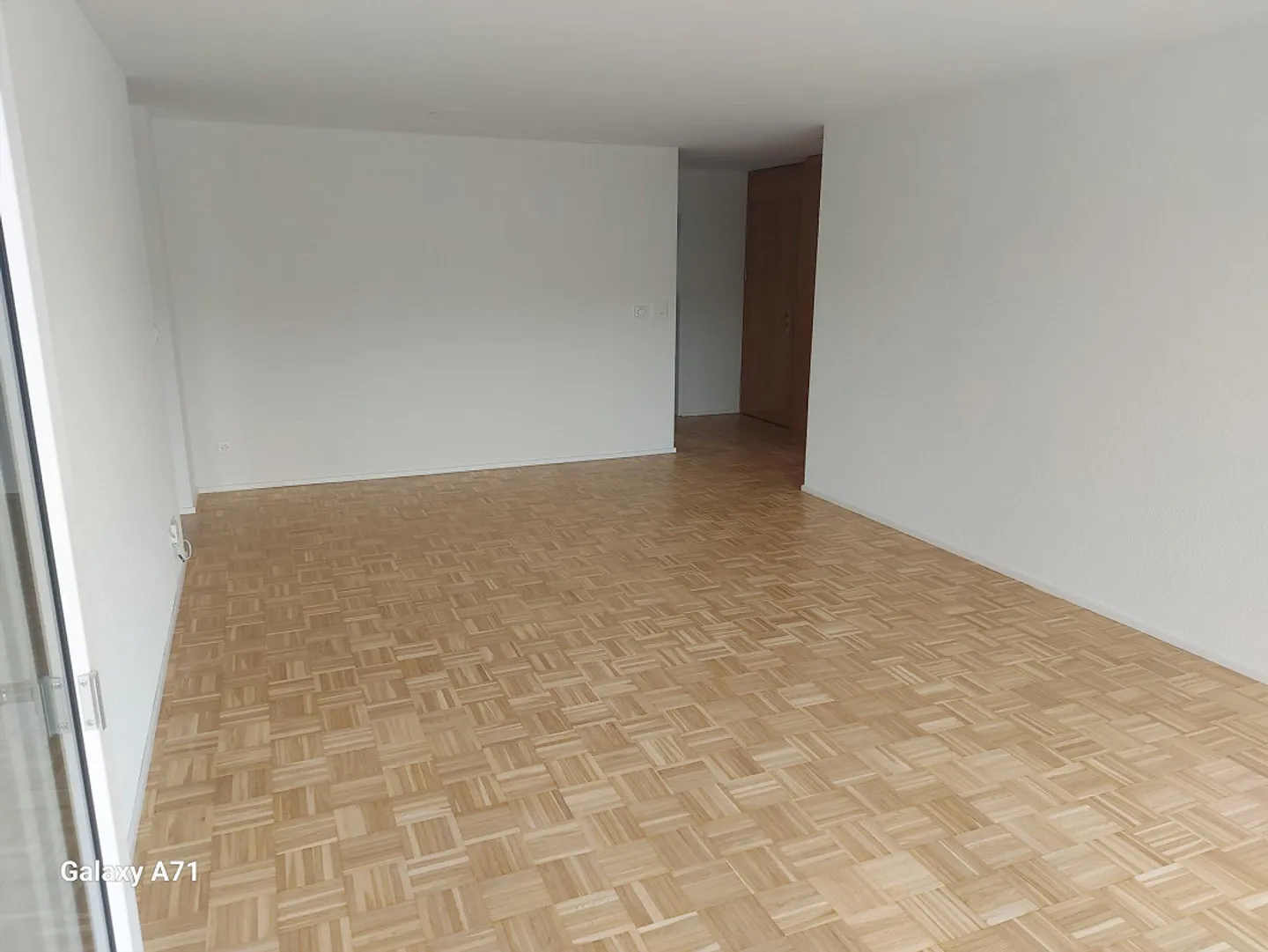 Grosszügige, sonnige 3 1/2 Zi-Wohnung 1.OG - Foto 2 von 11