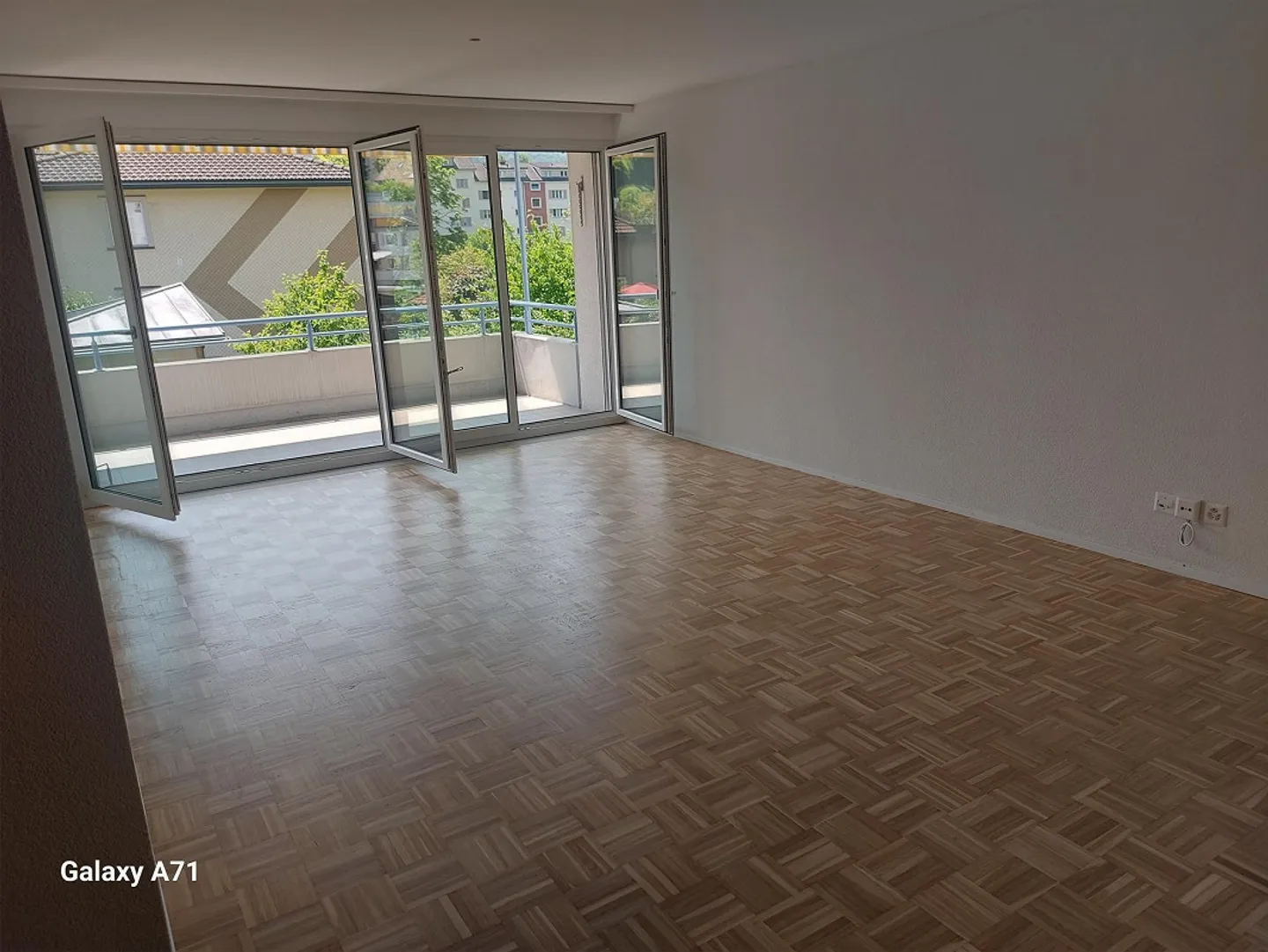 Grosszügige, sonnige 3 1/2 Zi-Wohnung 1.OG - Foto 3 von 11