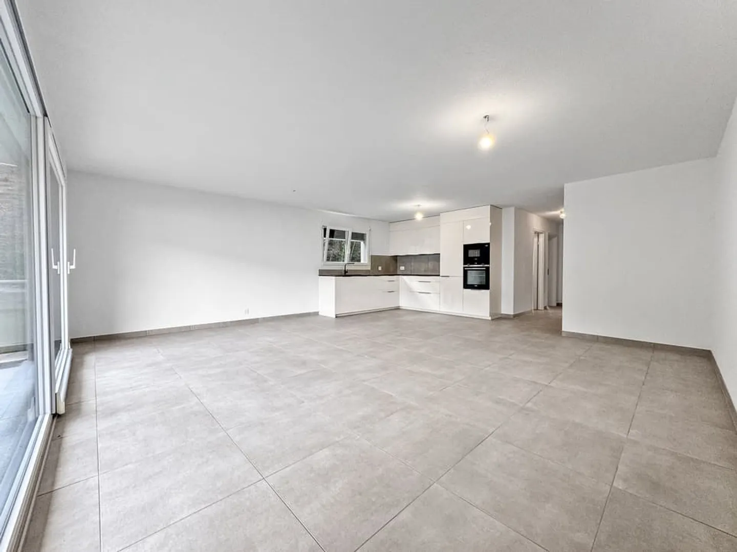 Superb opportunity! Fully renovated 4.5-room apartment in 2025 - Photo 1 of 12