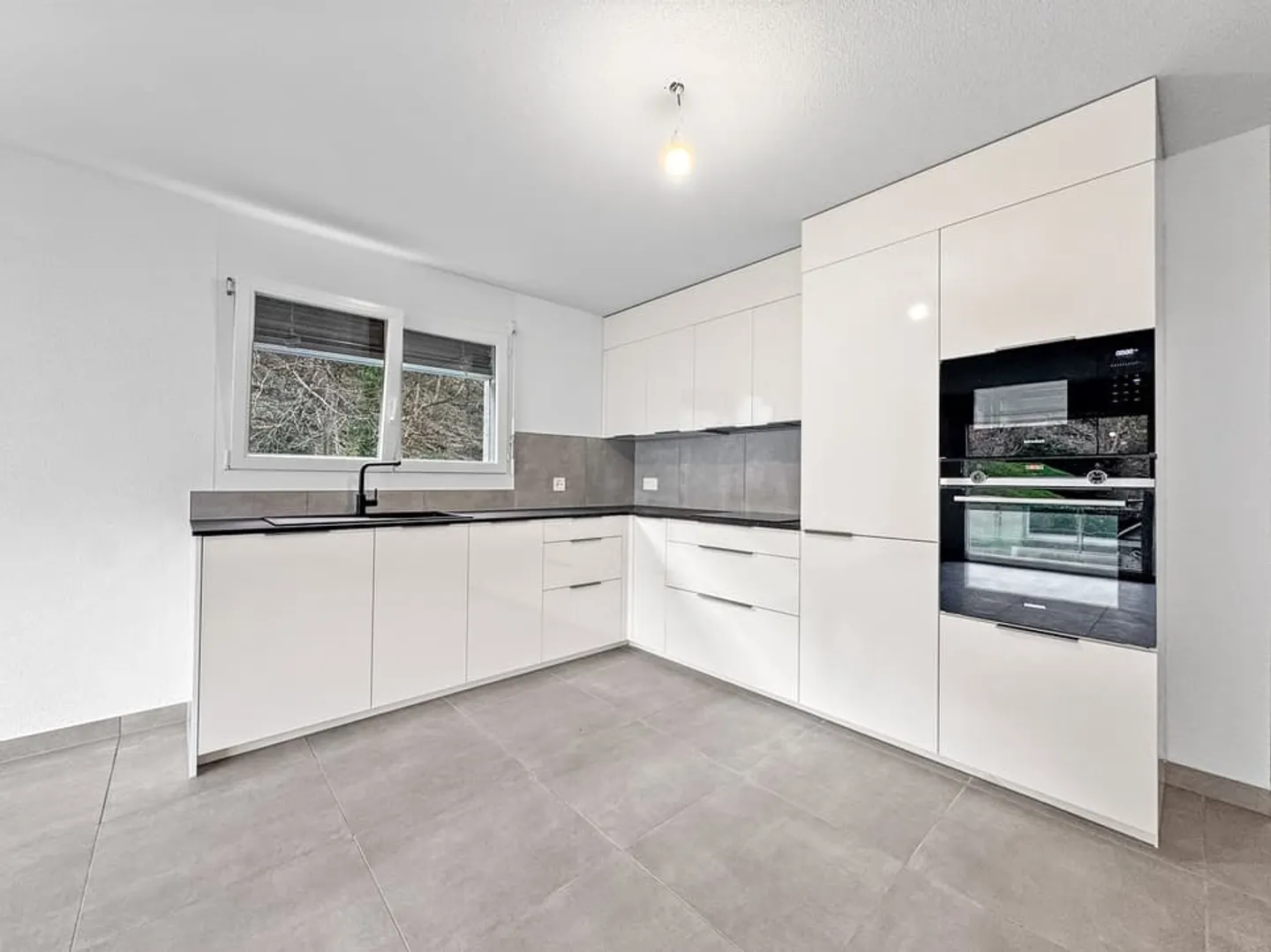 Superb opportunity! Fully renovated 4.5-room apartment in 2025 - Photo 3 of 12