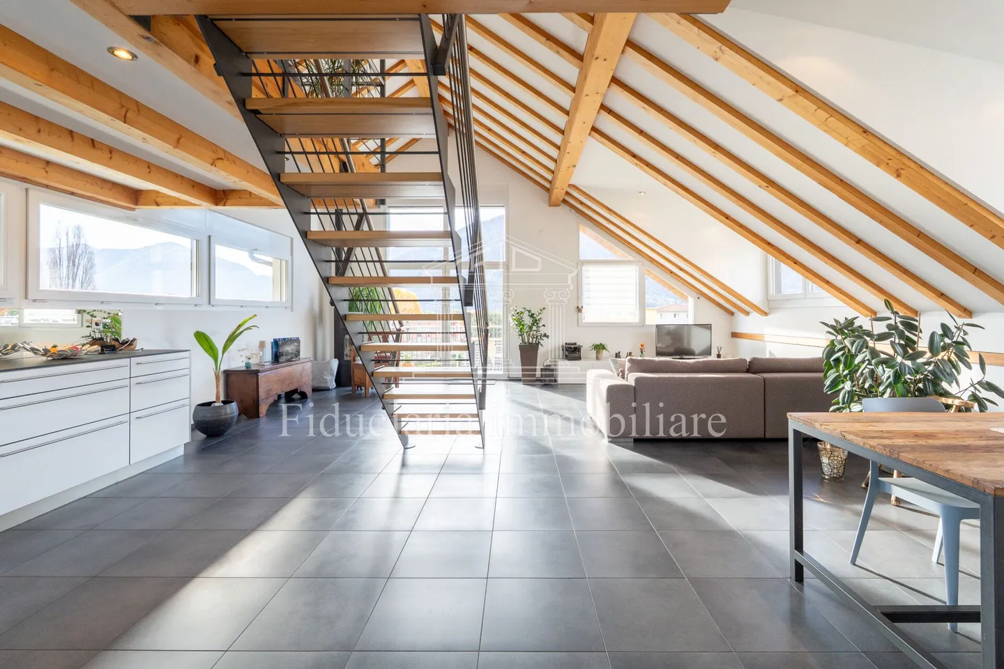 GORDOLA - Geräumige Dachgeschosswohnung in einer Residenz mit nur 4 Einheiten - Foto 2 von 13