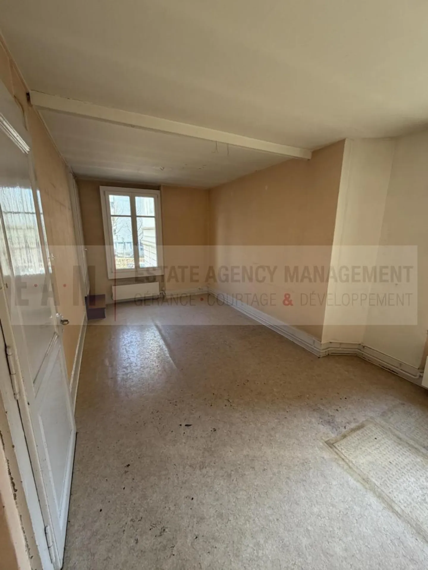 Charming Commercial Space - Photo 4 of 5