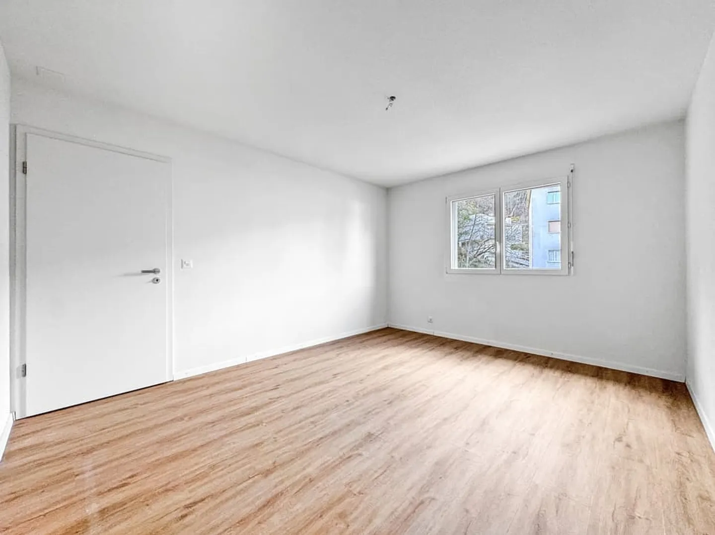 Superb opportunity! Fully renovated 4.5-room apartment in 2025 - Photo 9 of 12