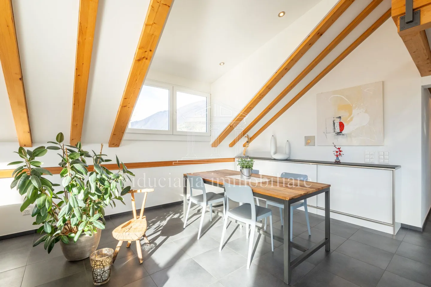 GORDOLA - Geräumige Dachgeschosswohnung in einer Residenz mit nur 4 Einheiten - Foto 3 von 13