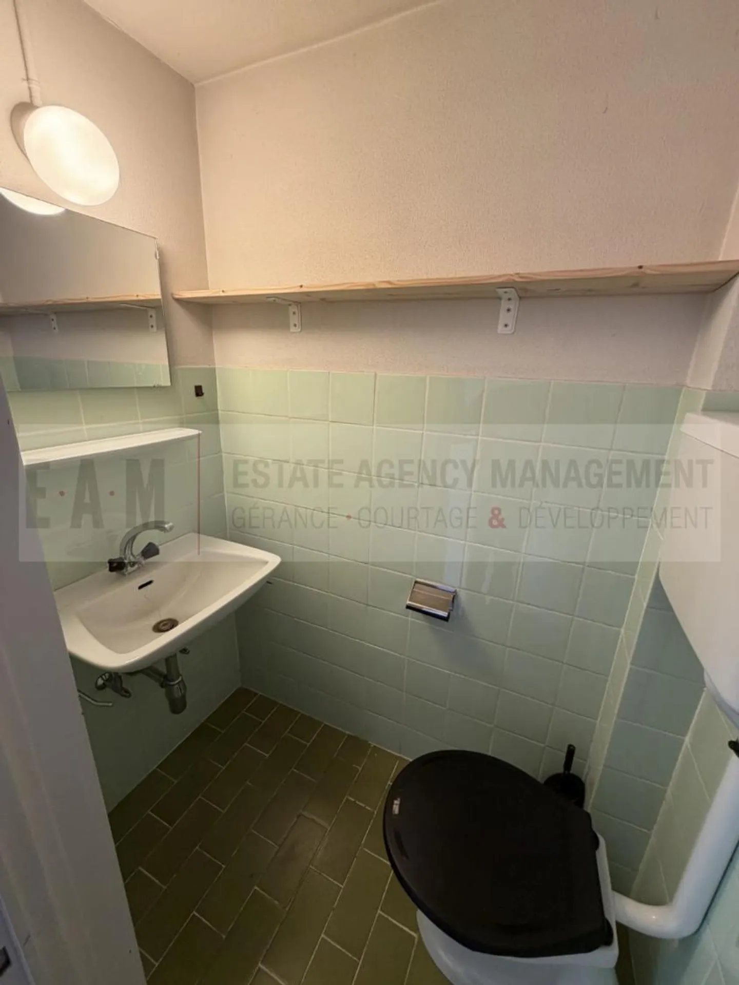 Charming Commercial Space - Photo 5 of 5