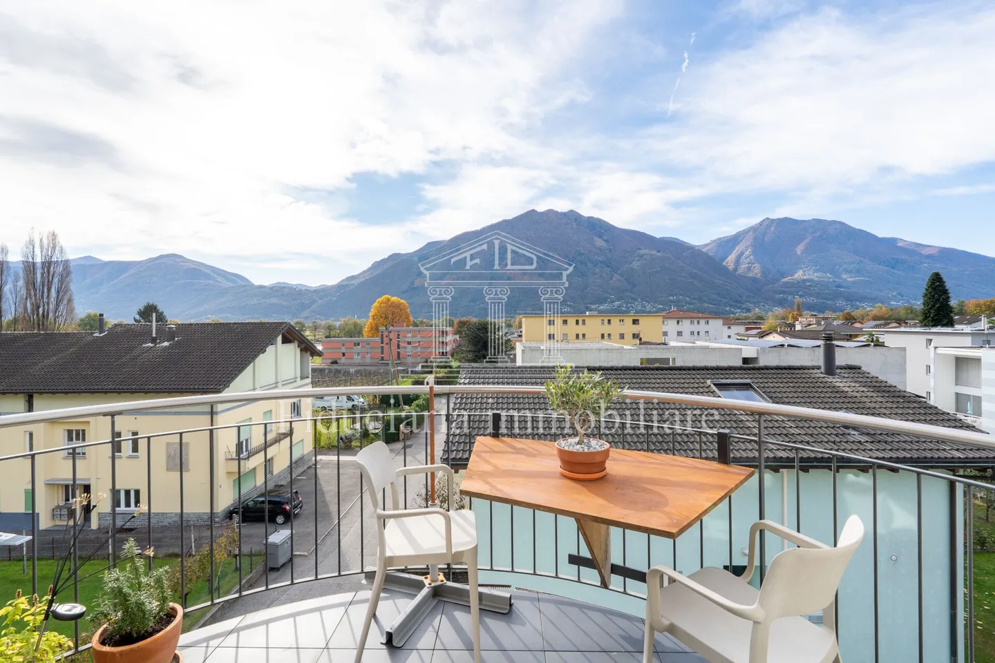 GORDOLA - Geräumige Dachgeschosswohnung in einer Residenz mit nur 4 Einheiten - Foto 5 von 13