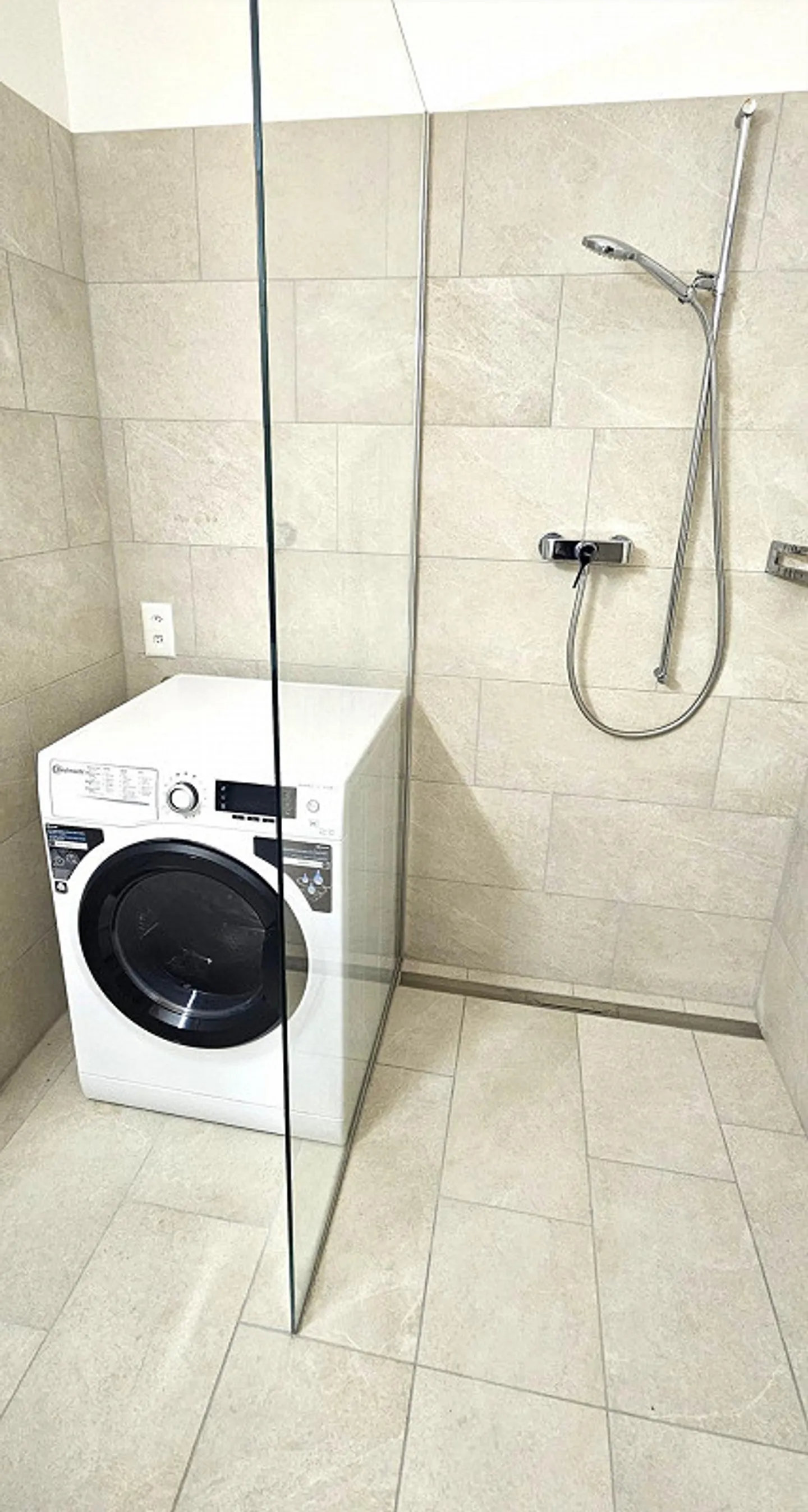 Nouvel appartement lumineux et spécial de 2 pièces - Photo 8 sur 13