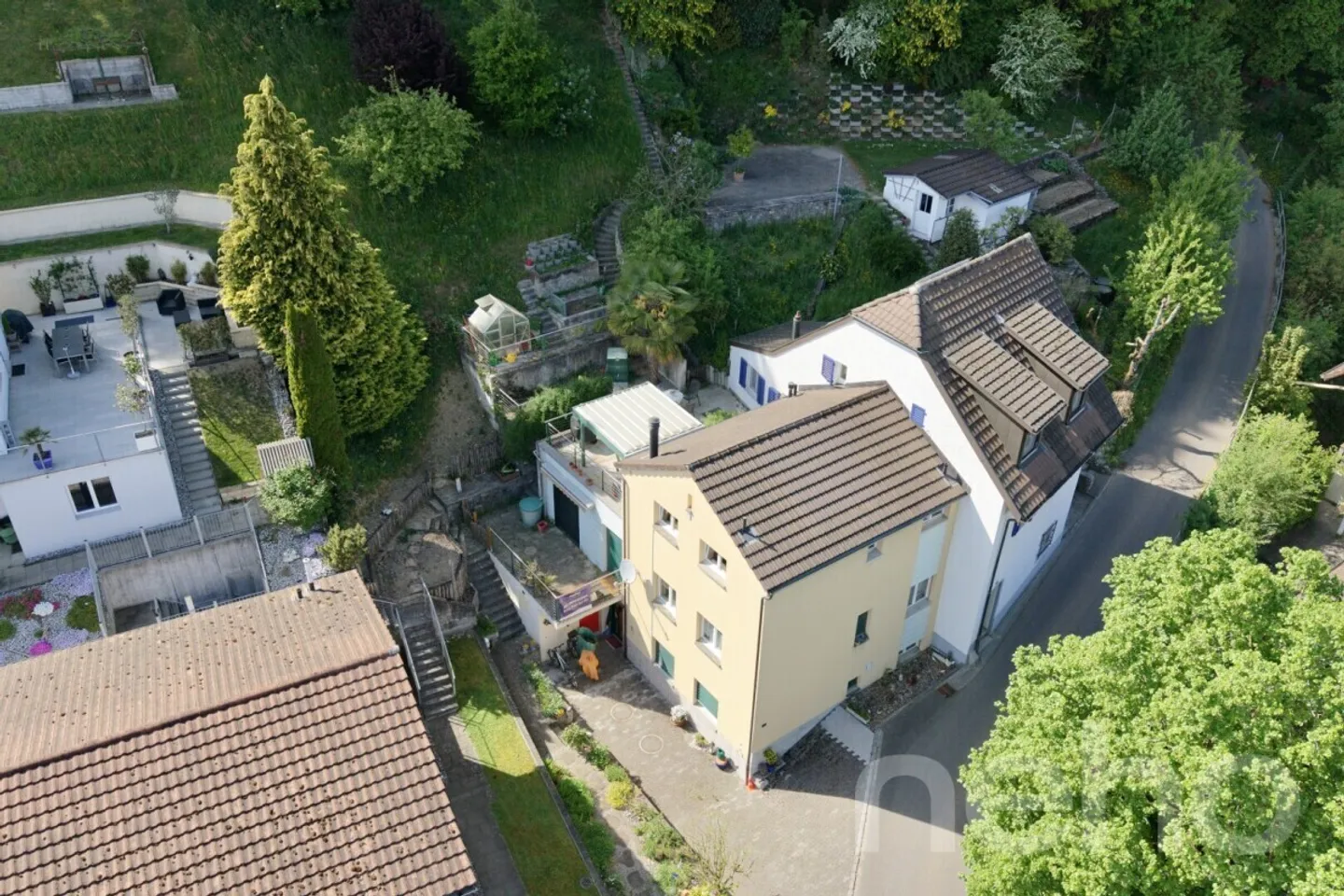 Grosszügiges Einfamilienhaus mit Aussicht - Foto 3 von 12