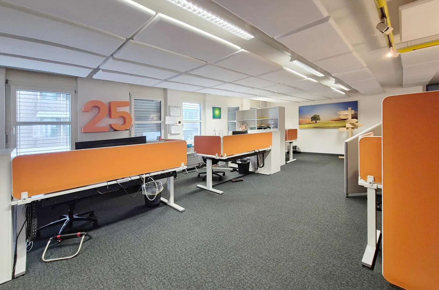 Grand espace de bureau dans un emplacement central - Photo 2 sur 7