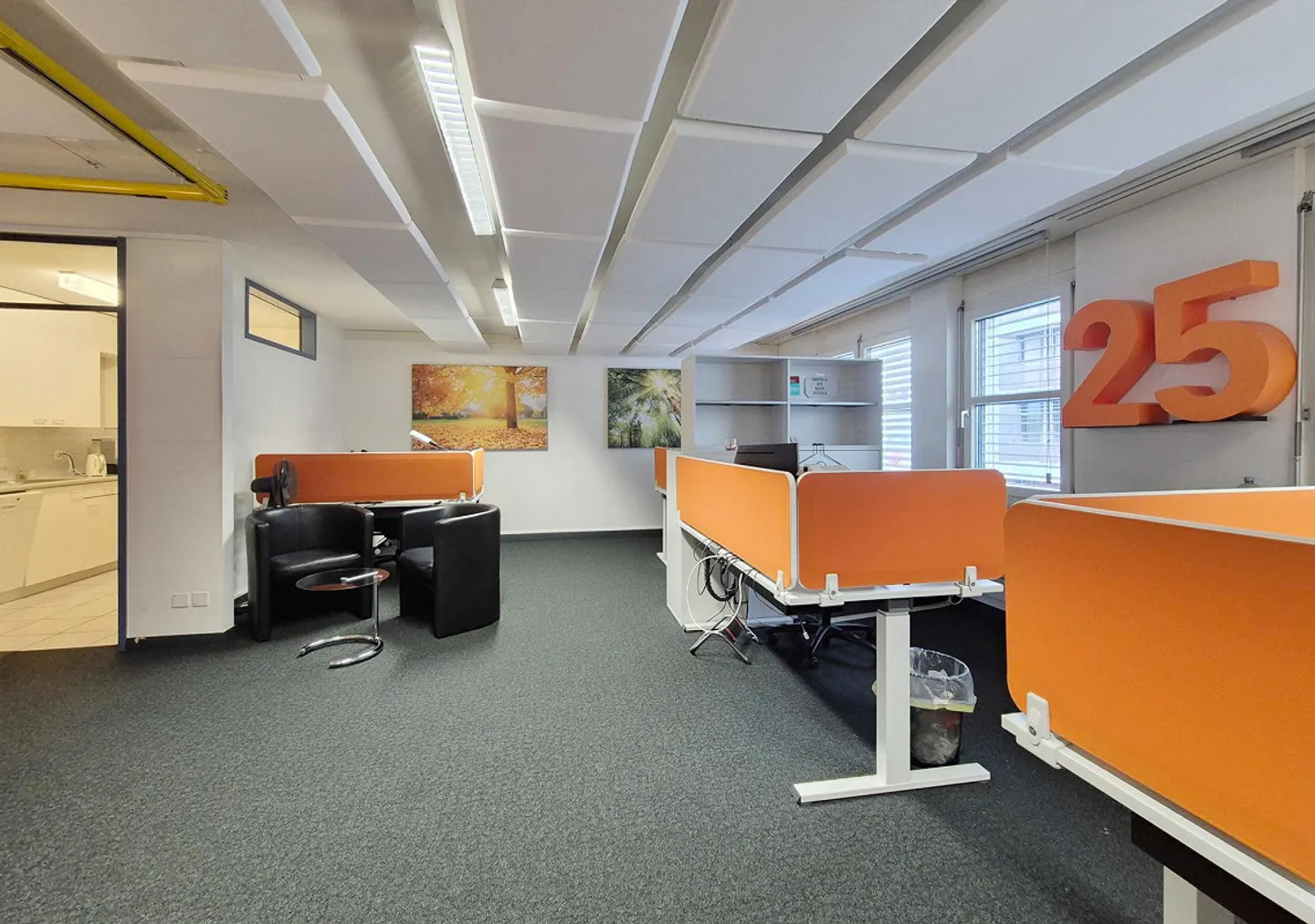 Grand espace de bureau dans un emplacement central - Photo 3 sur 7