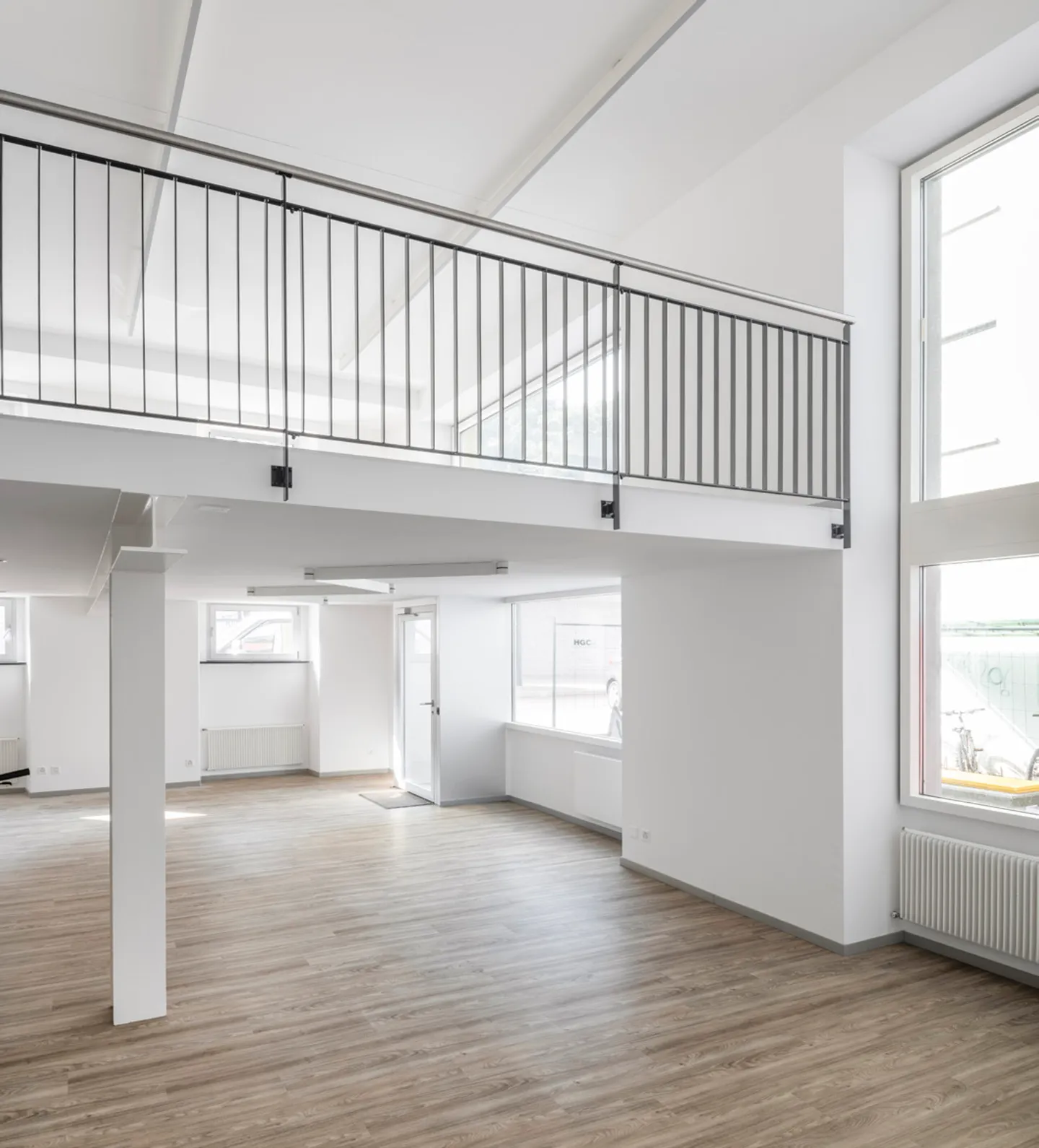 Rental property near the train station - Photo 2 of 4