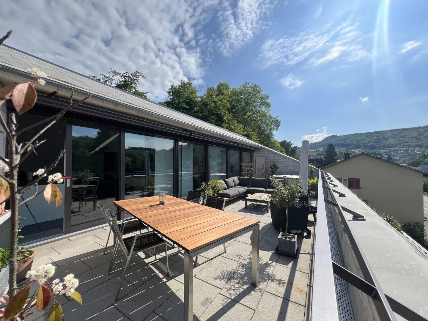 Vie moderne de haut niveau avec une bonne dose de luxe - Photo 1 sur 8