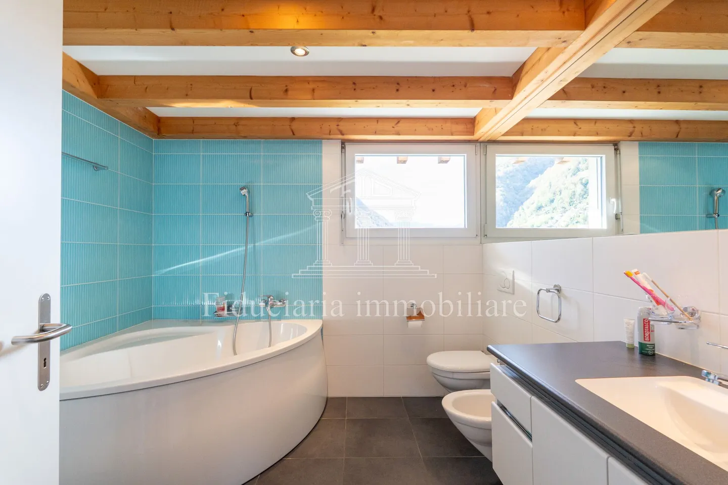 GORDOLA - Geräumige Dachgeschosswohnung in einer Residenz mit nur 4 Einheiten - Foto 9 von 13