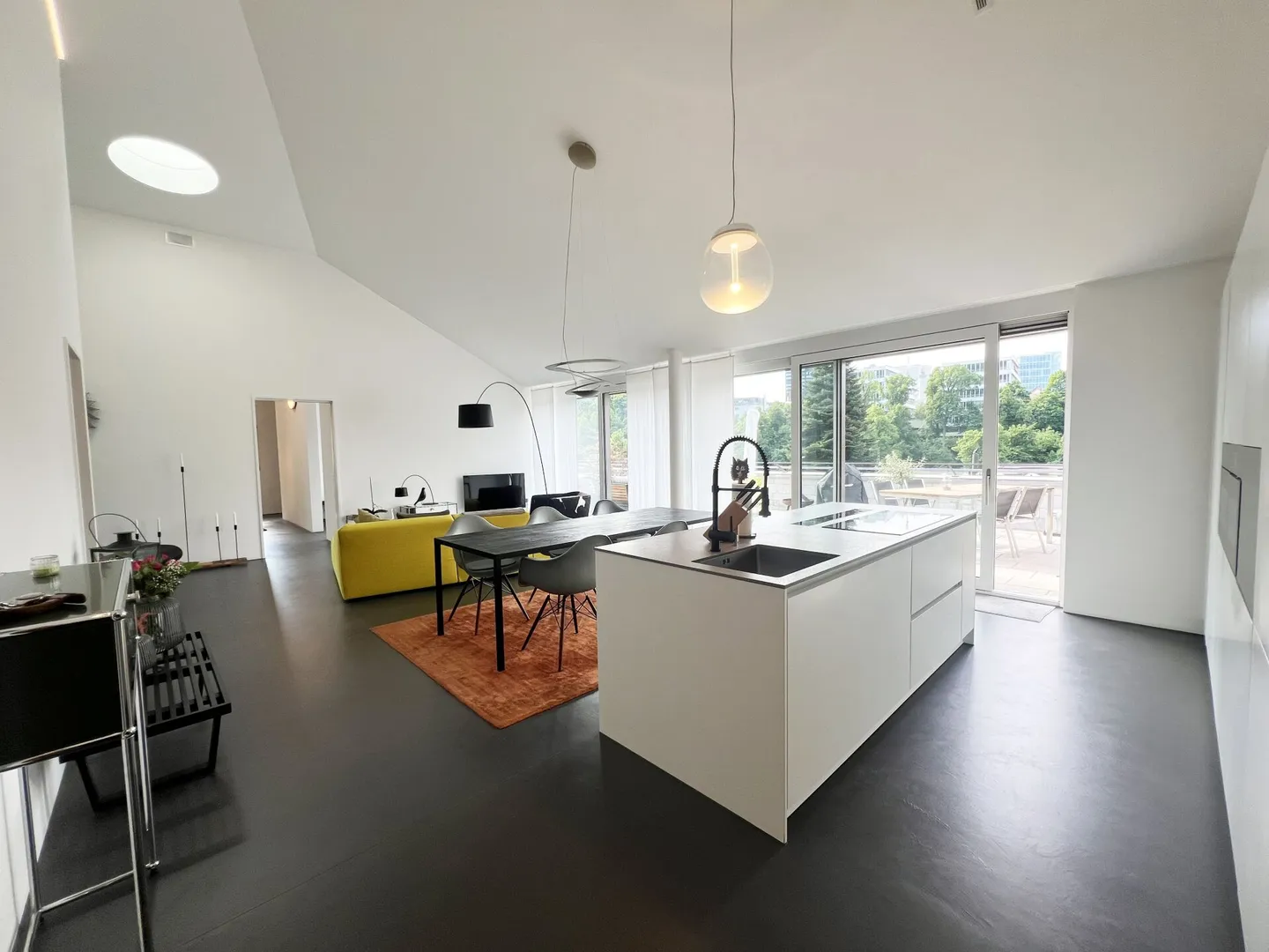 Vie moderne de haut niveau avec une bonne dose de luxe - Photo 2 sur 8