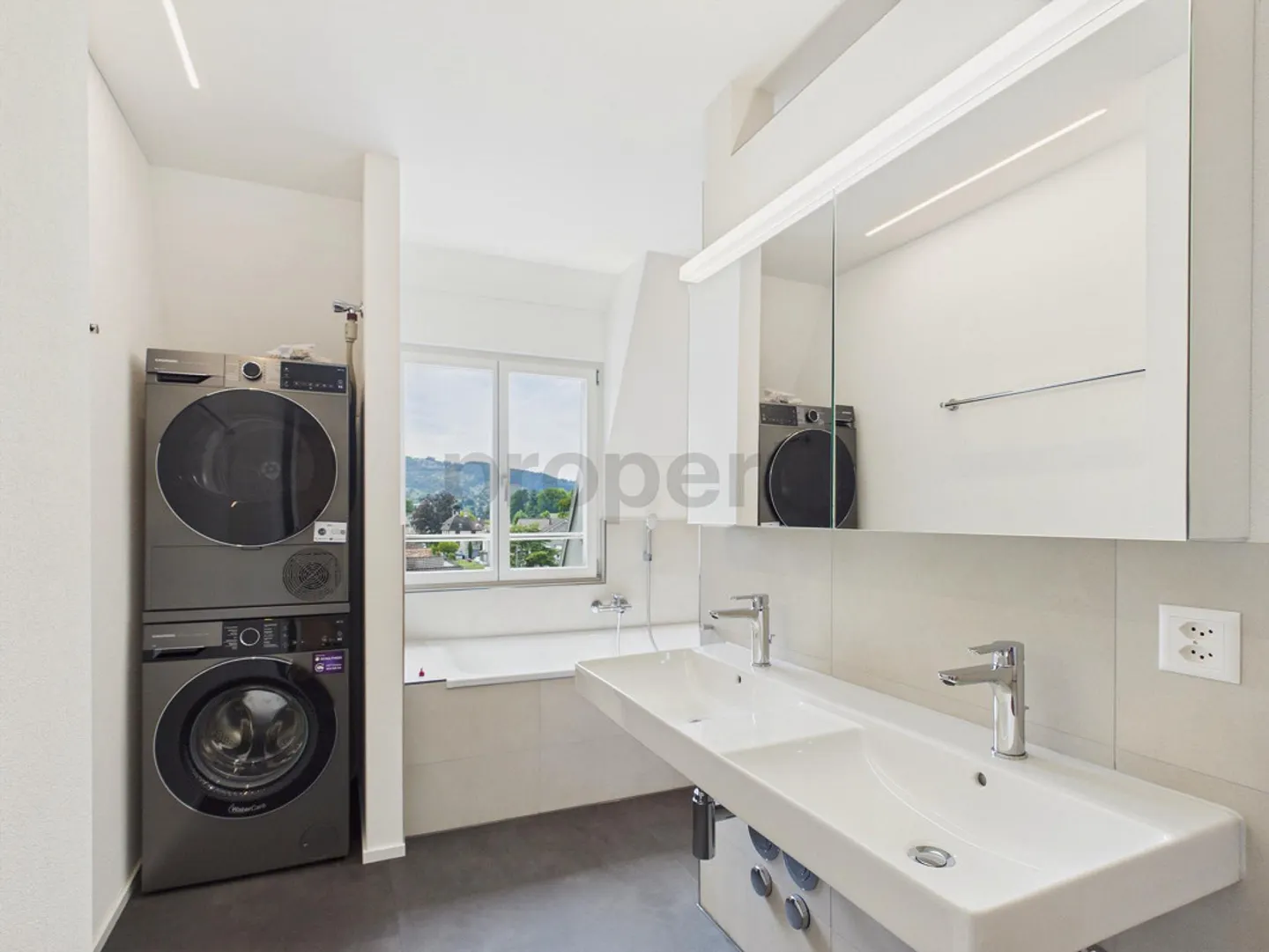 Maisonette moderna ristrutturata di 4,5 stanze con balcone a Rheineck - Foto 17 di 23