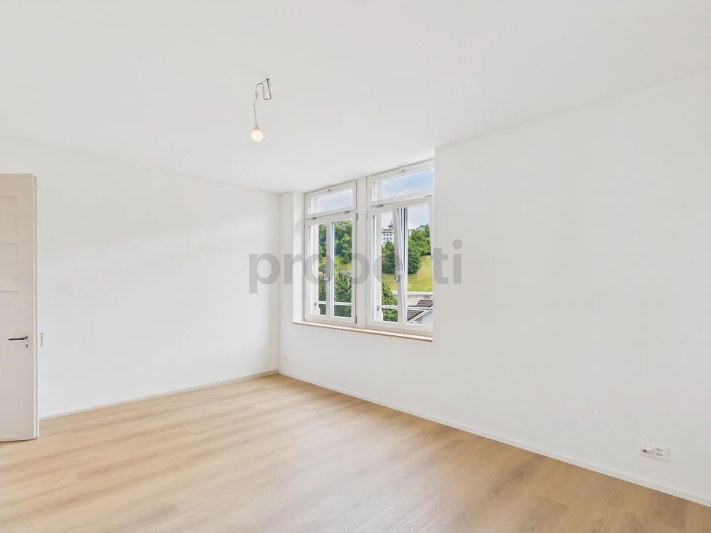 Maisonette moderna ristrutturata di 4,5 stanze con balcone a Rheineck - Foto 19 di 23