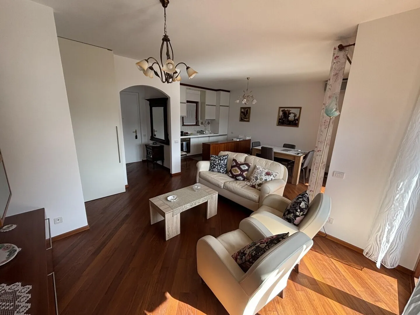 Appartamento elegante di 3,5 locali con garage e vista mozzafiato sul lago di Lugano in posizione soleggiata a Campione (IT) - Foto 2 di 13