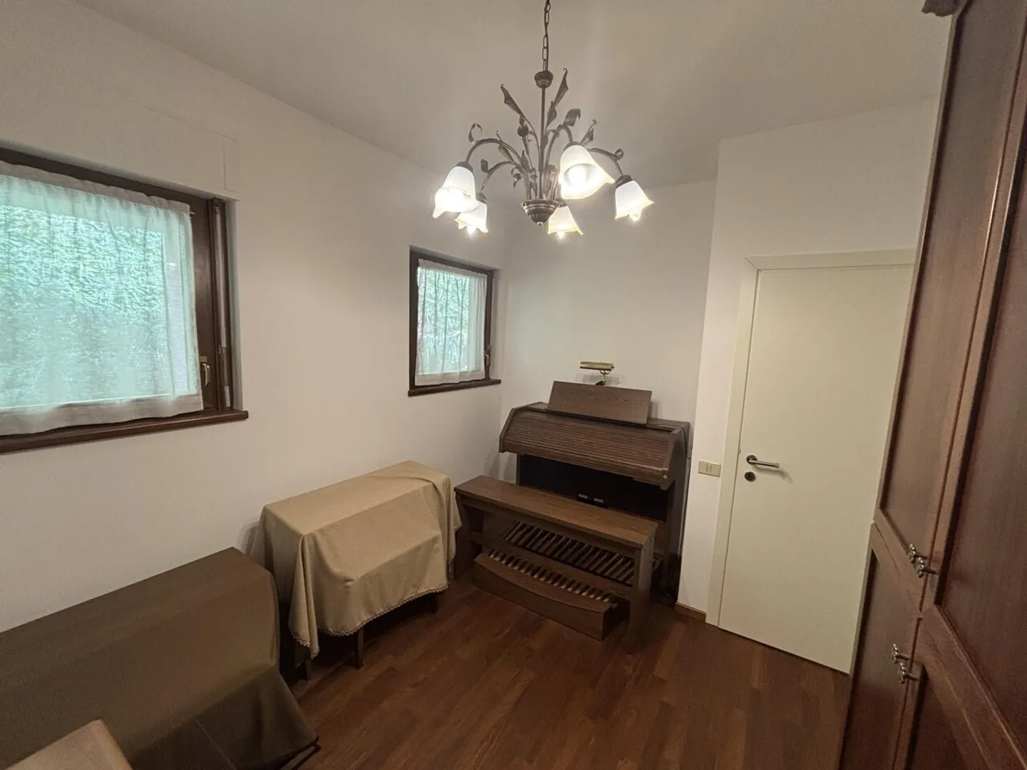 Appartamento elegante di 3,5 locali con garage e vista mozzafiato sul lago di Lugano in posizione soleggiata a Campione (IT) - Foto 6 di 13