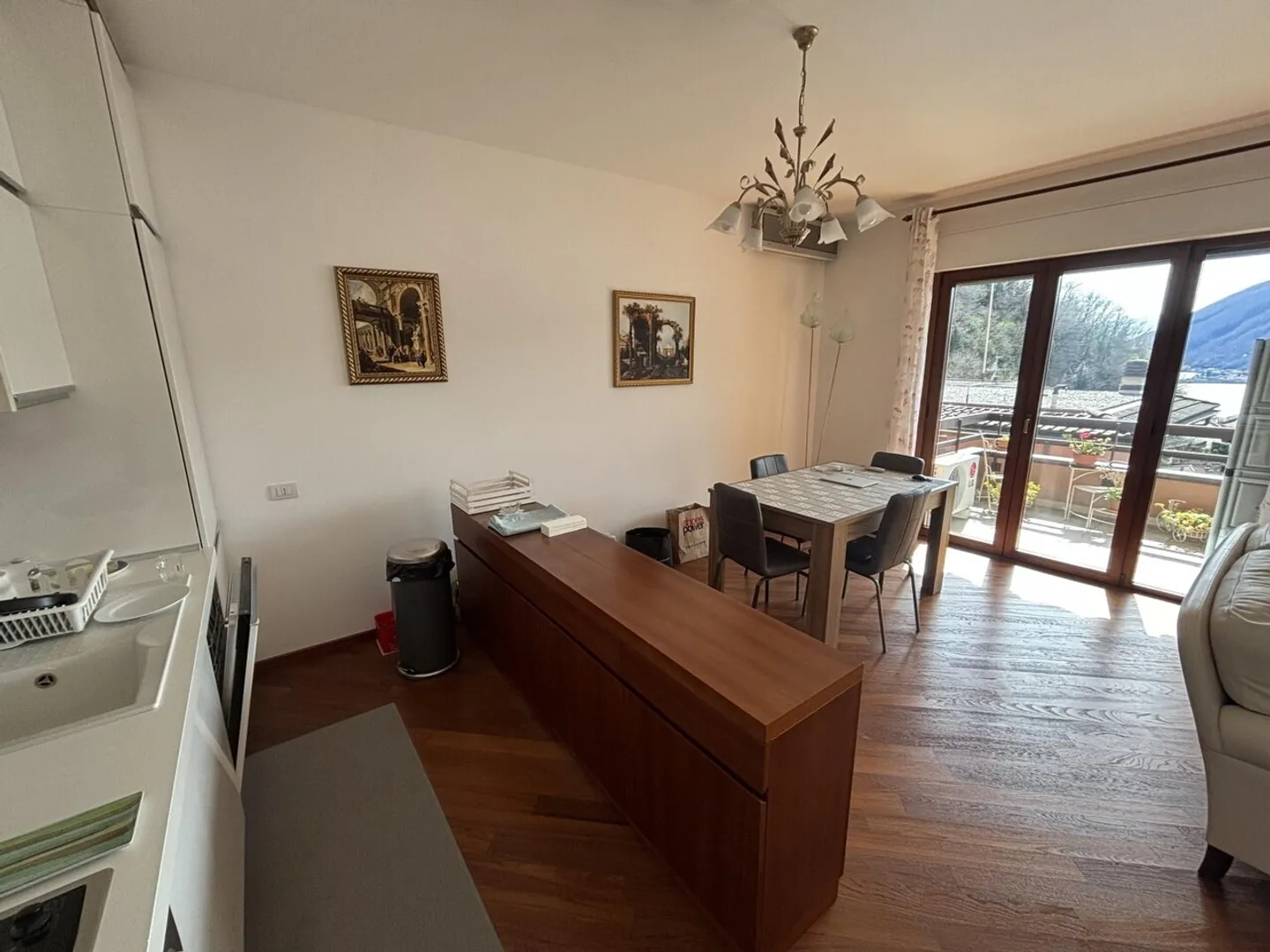 Appartamento elegante di 3,5 locali con garage e vista mozzafiato sul lago di Lugano in posizione soleggiata a Campione (IT) - Foto 7 di 13