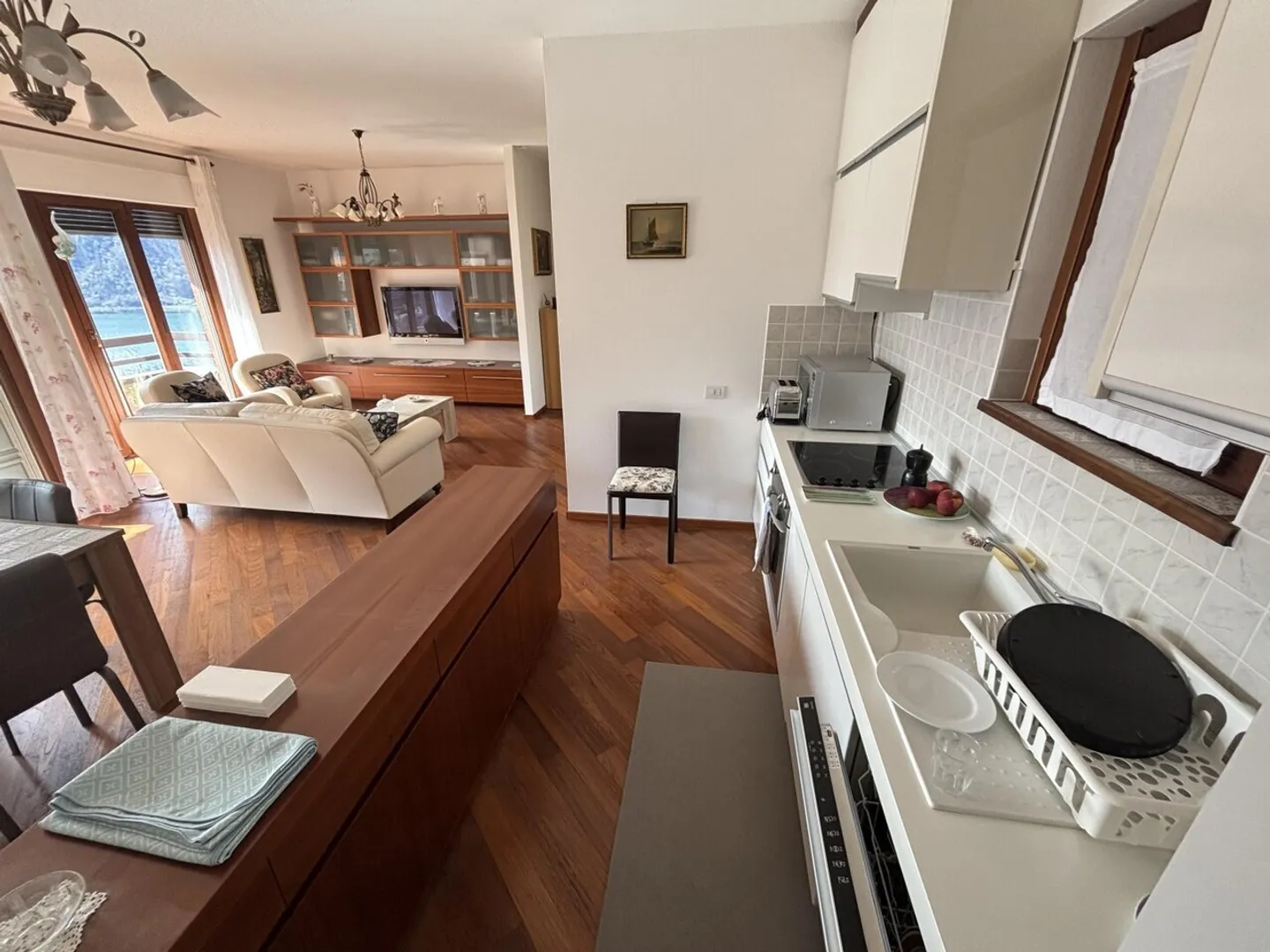 Appartamento elegante di 3,5 locali con garage e vista mozzafiato sul lago di Lugano in posizione soleggiata a Campione (IT) - Foto 9 di 13