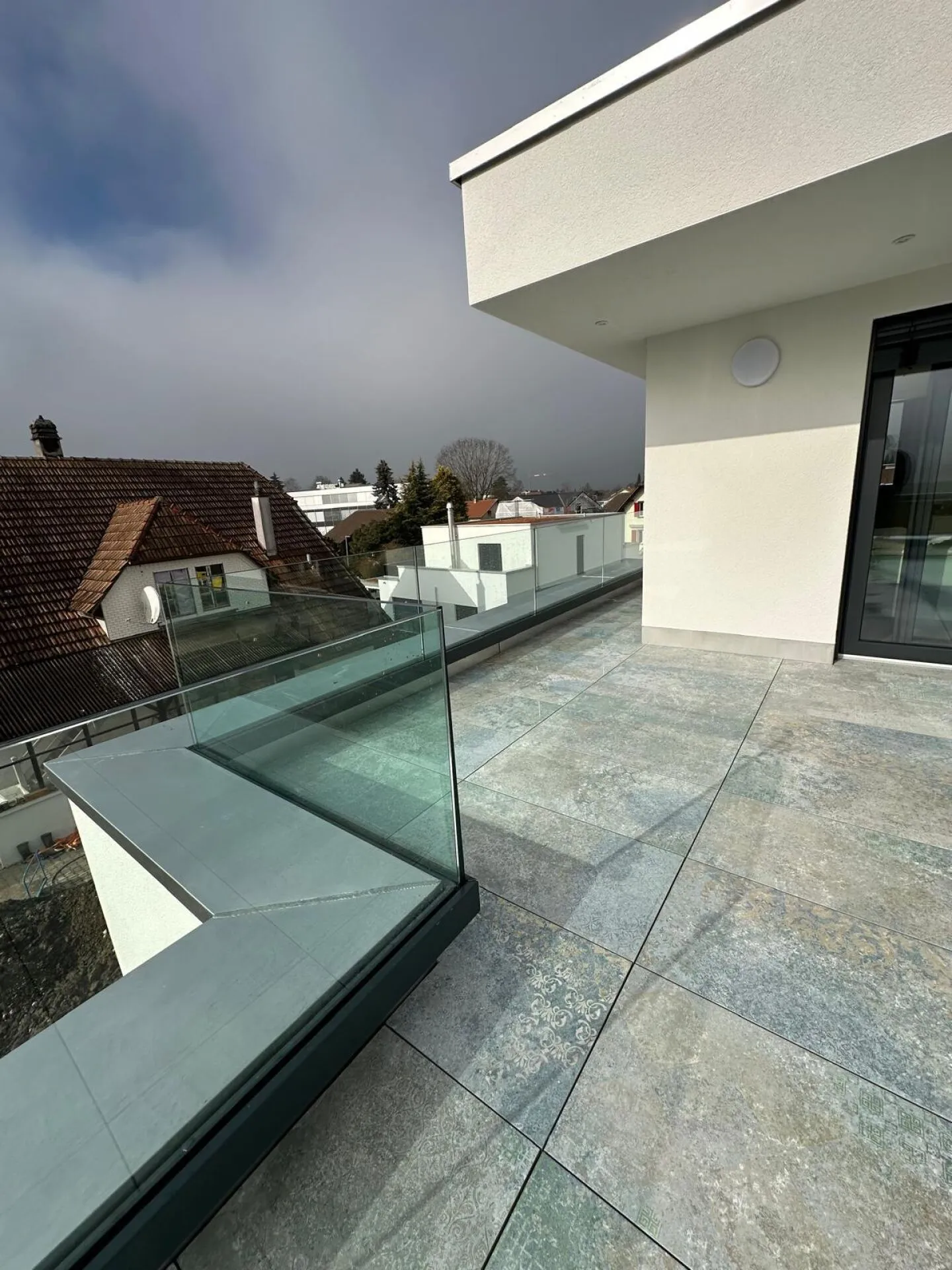 FIRST OCCUPANCY - LUXURIOUS 5.5-ROOM MAISONETTE APARTMENT - Photo 2 of 9