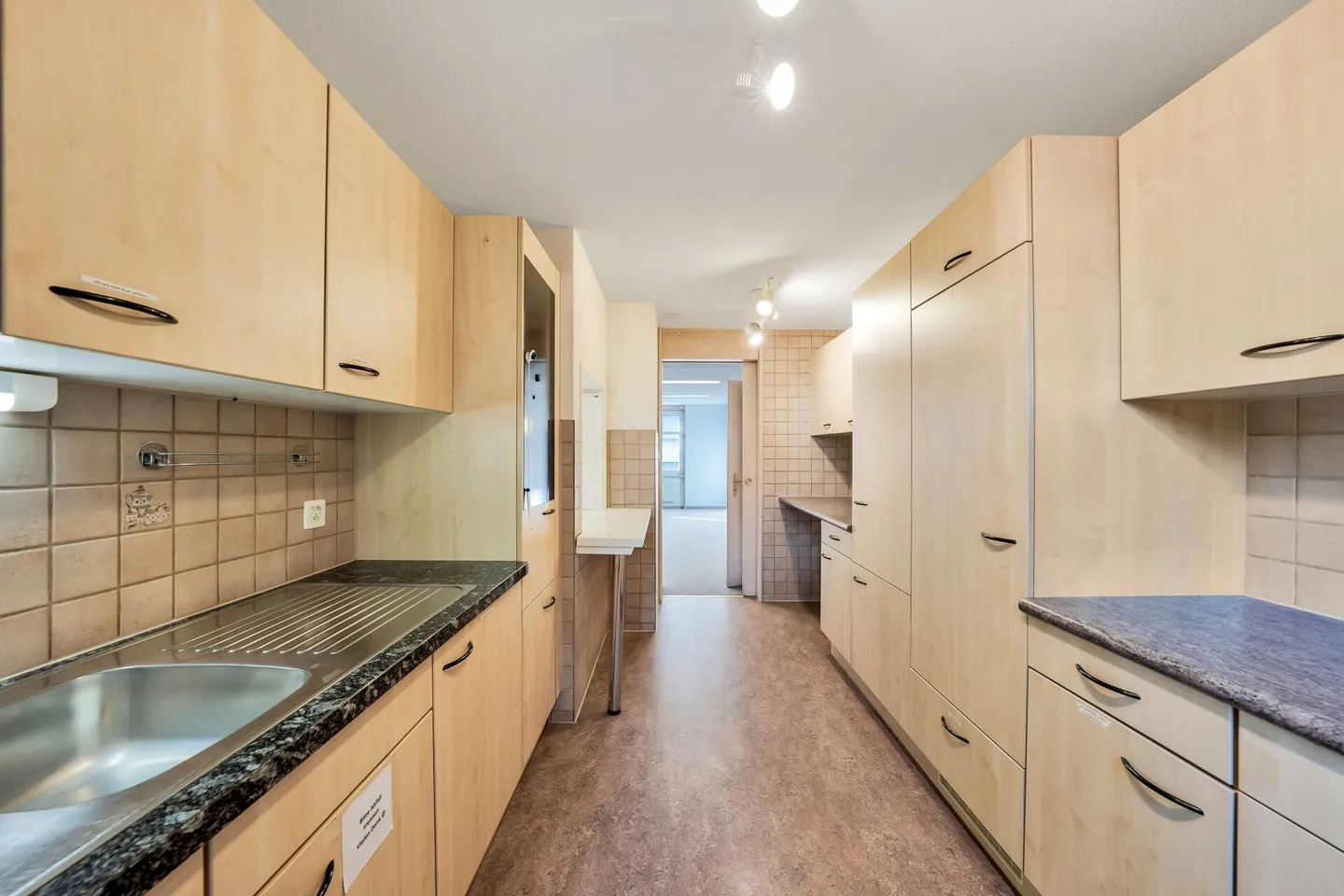 Multi-family house - Photo 8 of 16