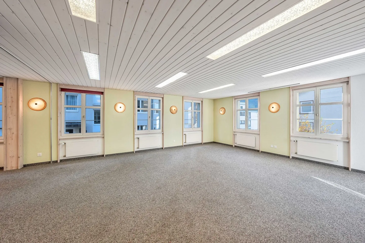 Multi-family house - Photo 9 of 16