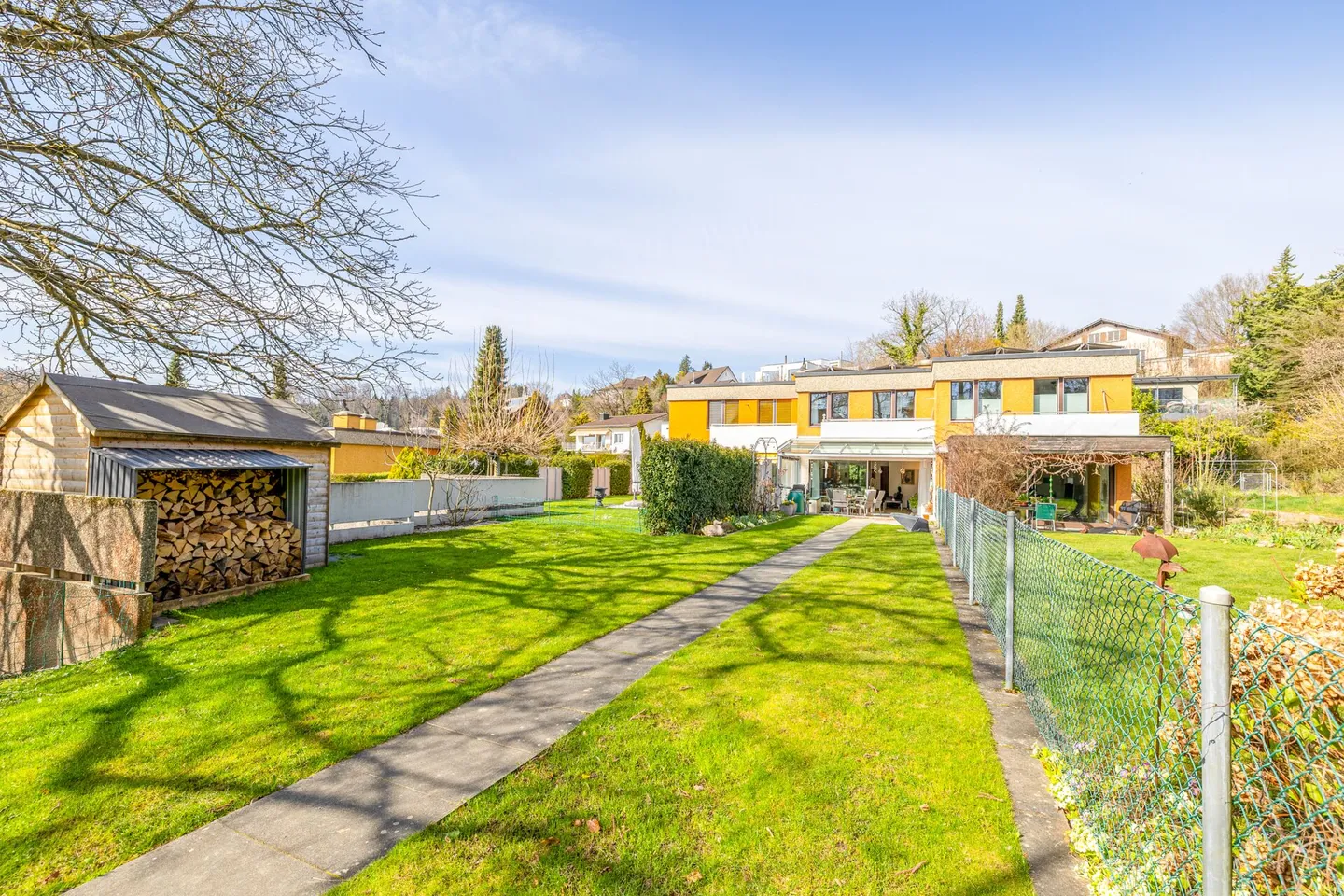 Charmantes Familienhaus mit Garten - Foto 1 von 13