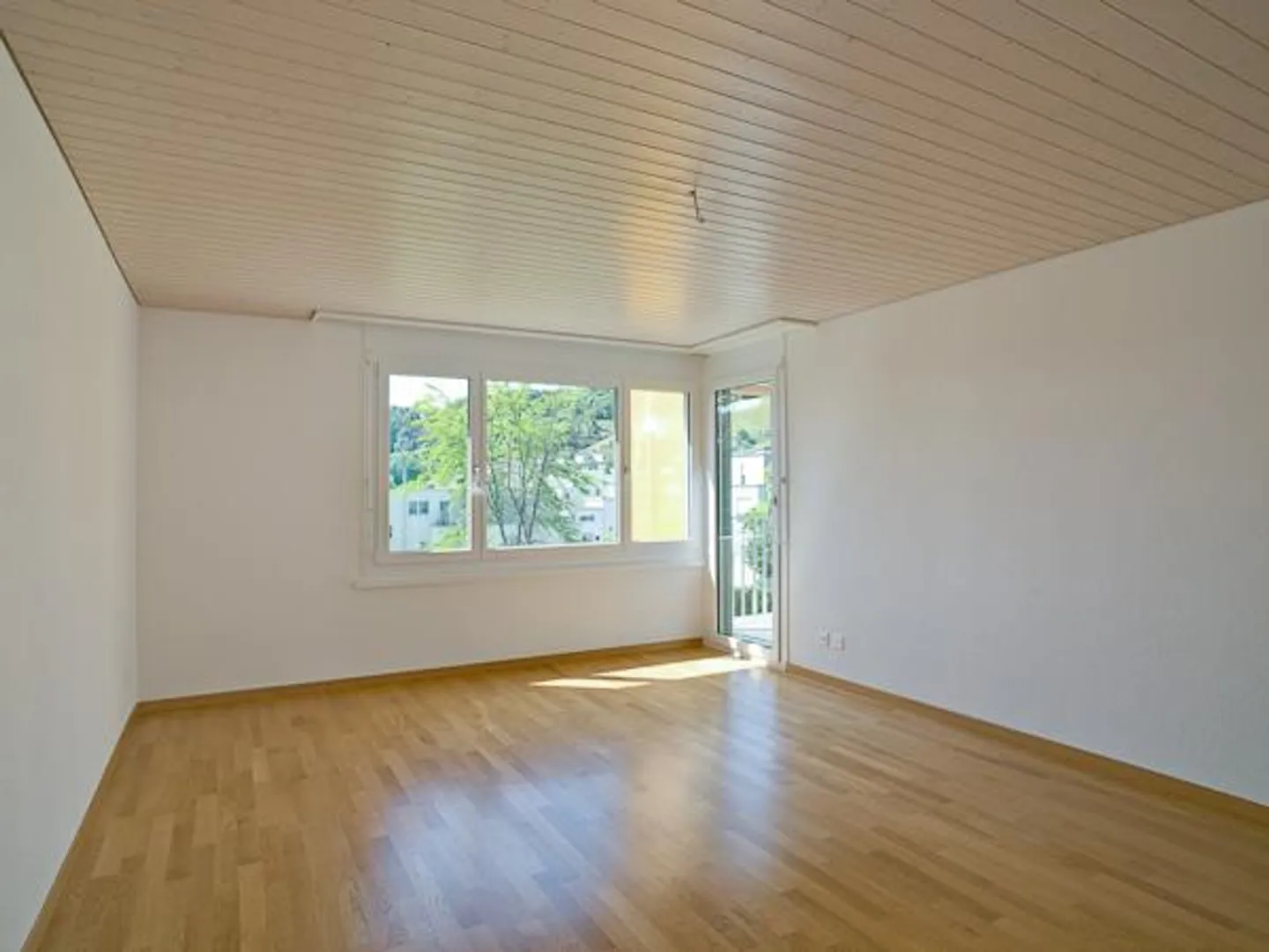 Sonnige Wohnung mit Balkon - Foto 2 von 6