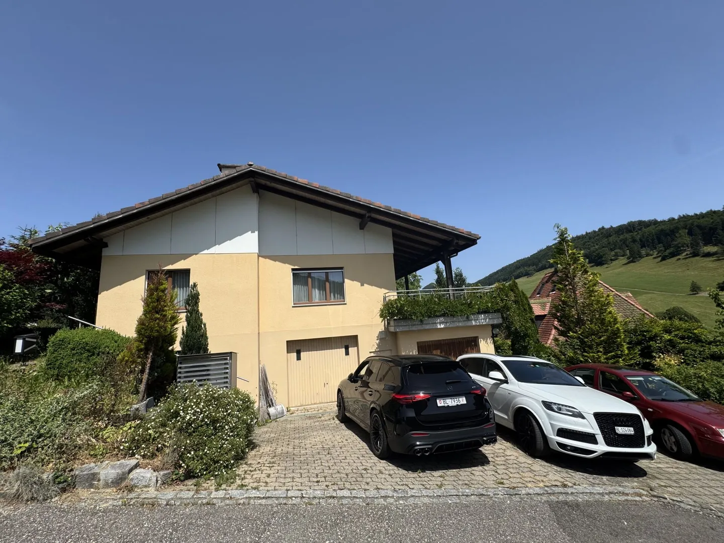 Casa unifamiliare con appartamento separato e grande terrazza - Foto 1 di 25