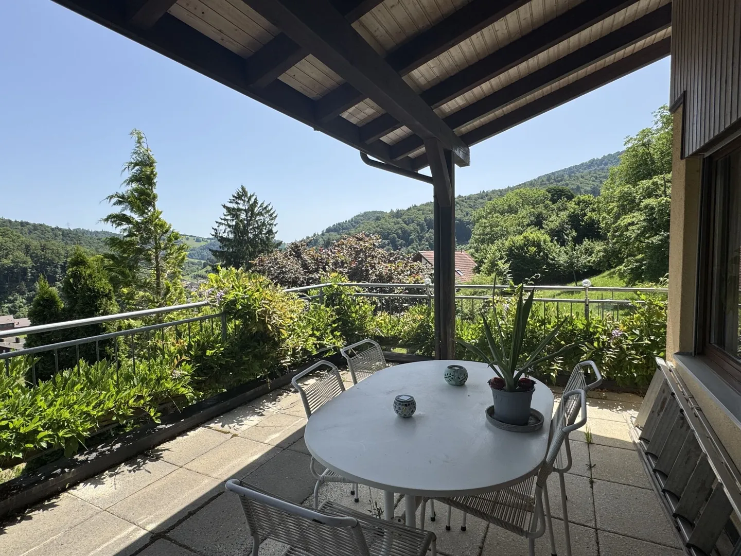 Casa unifamiliare con appartamento separato e grande terrazza - Foto 4 di 25